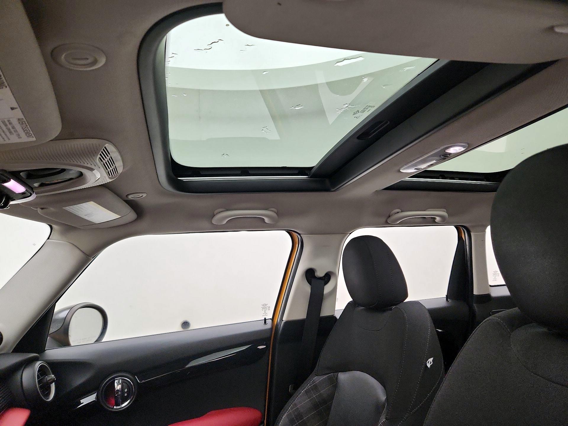 Thumbnail: 2015 MINI Cooper Hardtop - 18