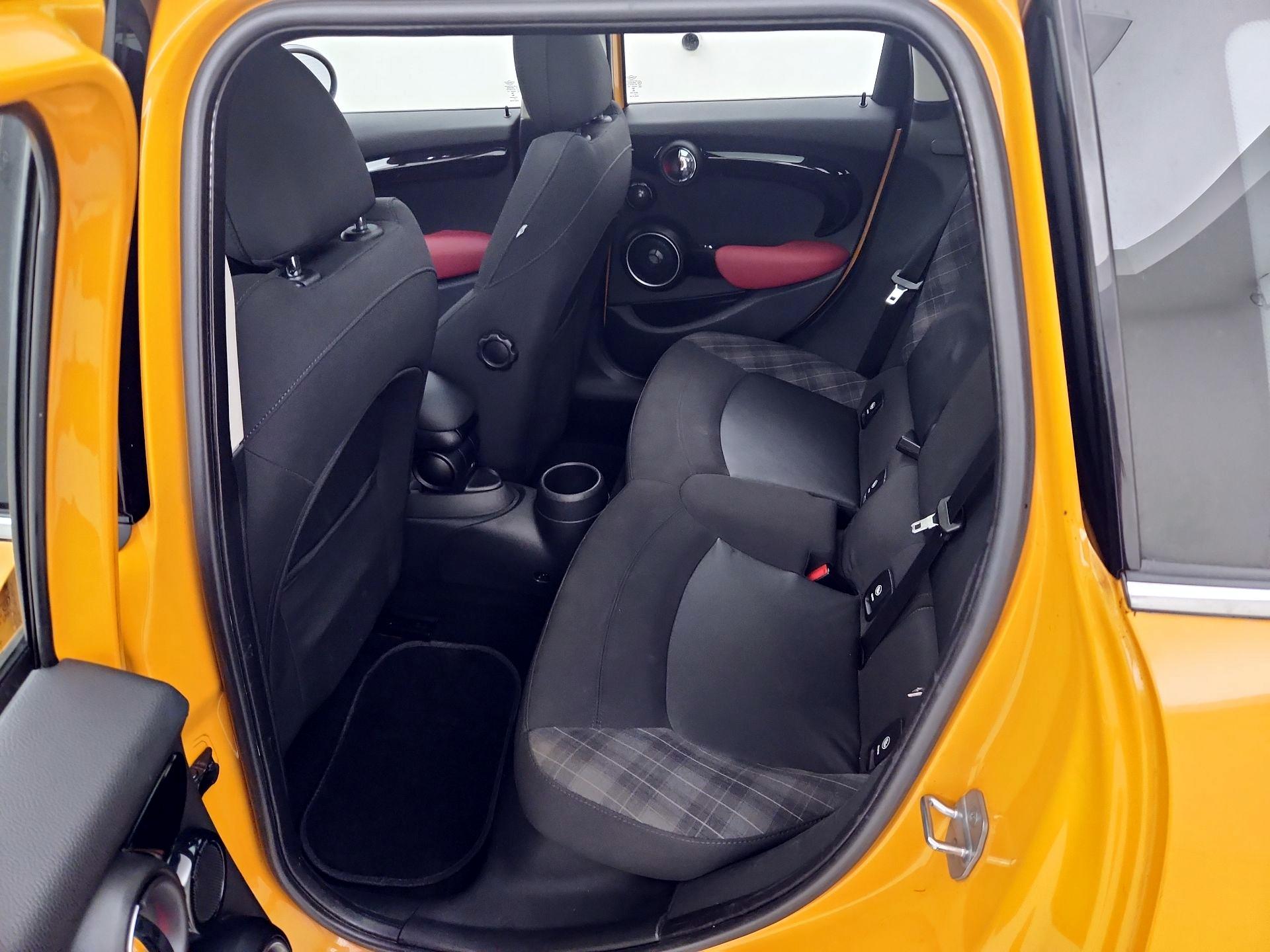 Thumbnail: 2015 MINI Cooper Hardtop - 19