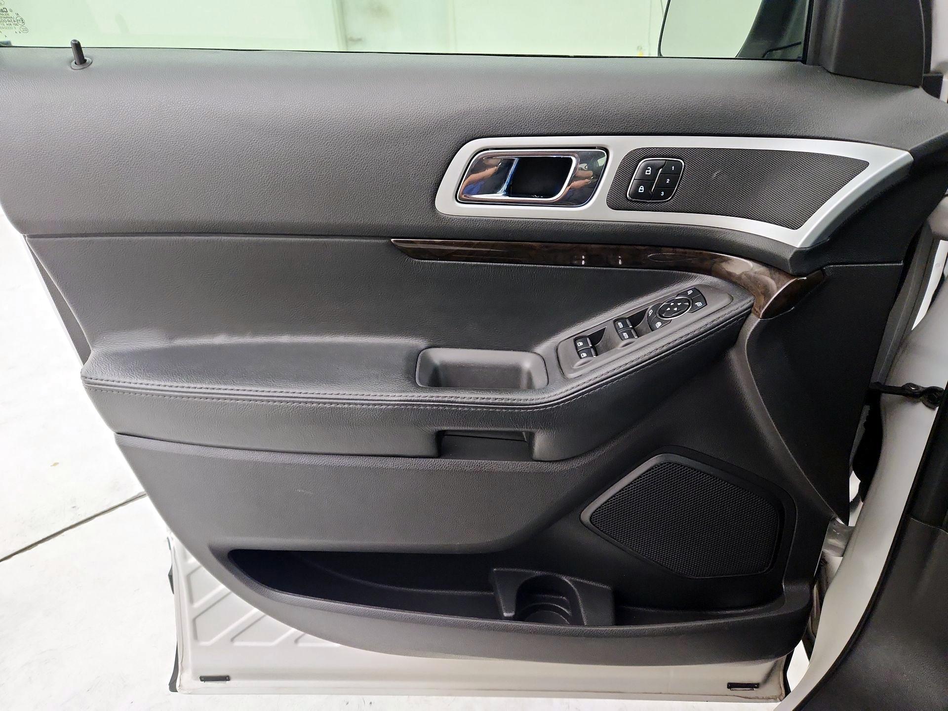 Thumbnail: 2015 Ford Explorer - 12