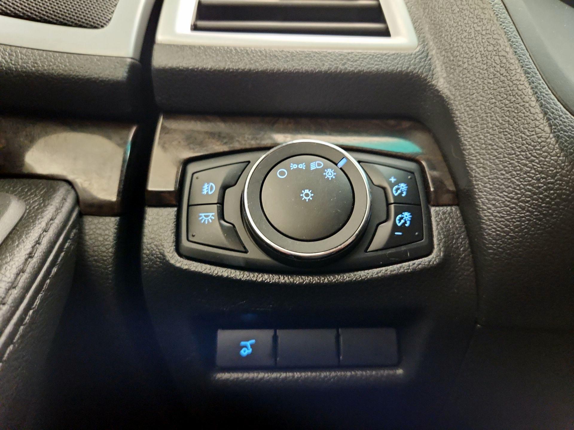 Thumbnail: 2015 Ford Explorer - 13