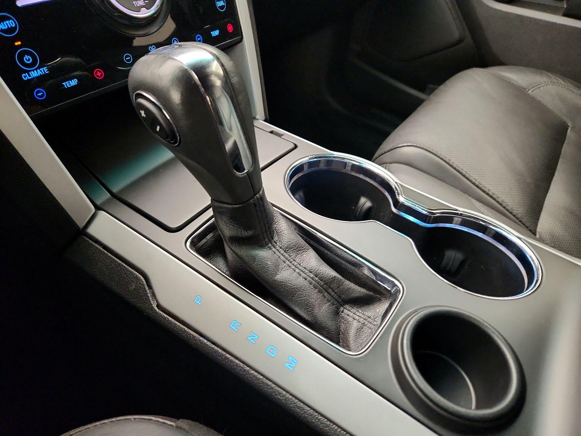 Thumbnail: 2015 Ford Explorer - 17