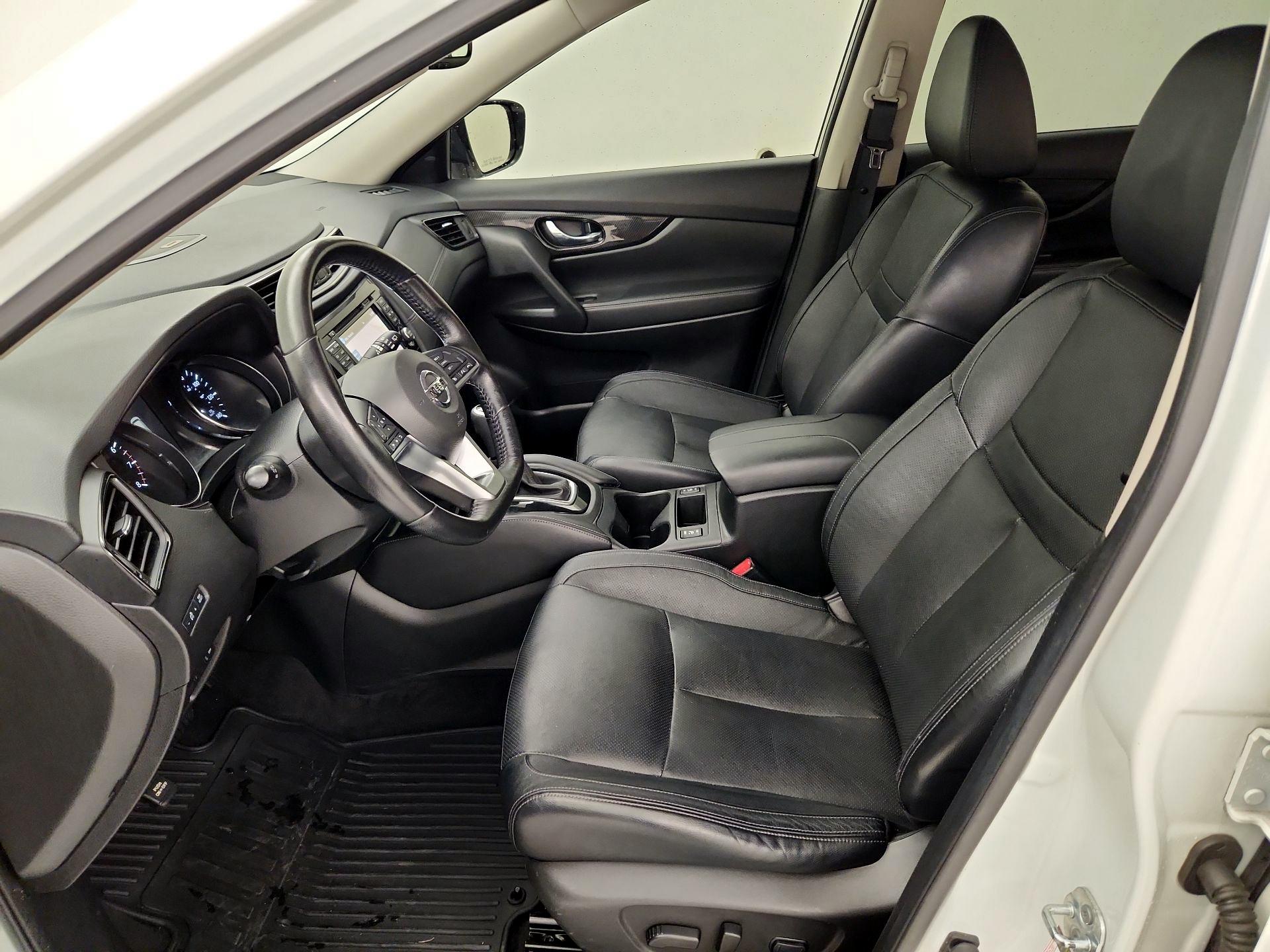 Thumbnail: 2017 Nissan Rogue - 11