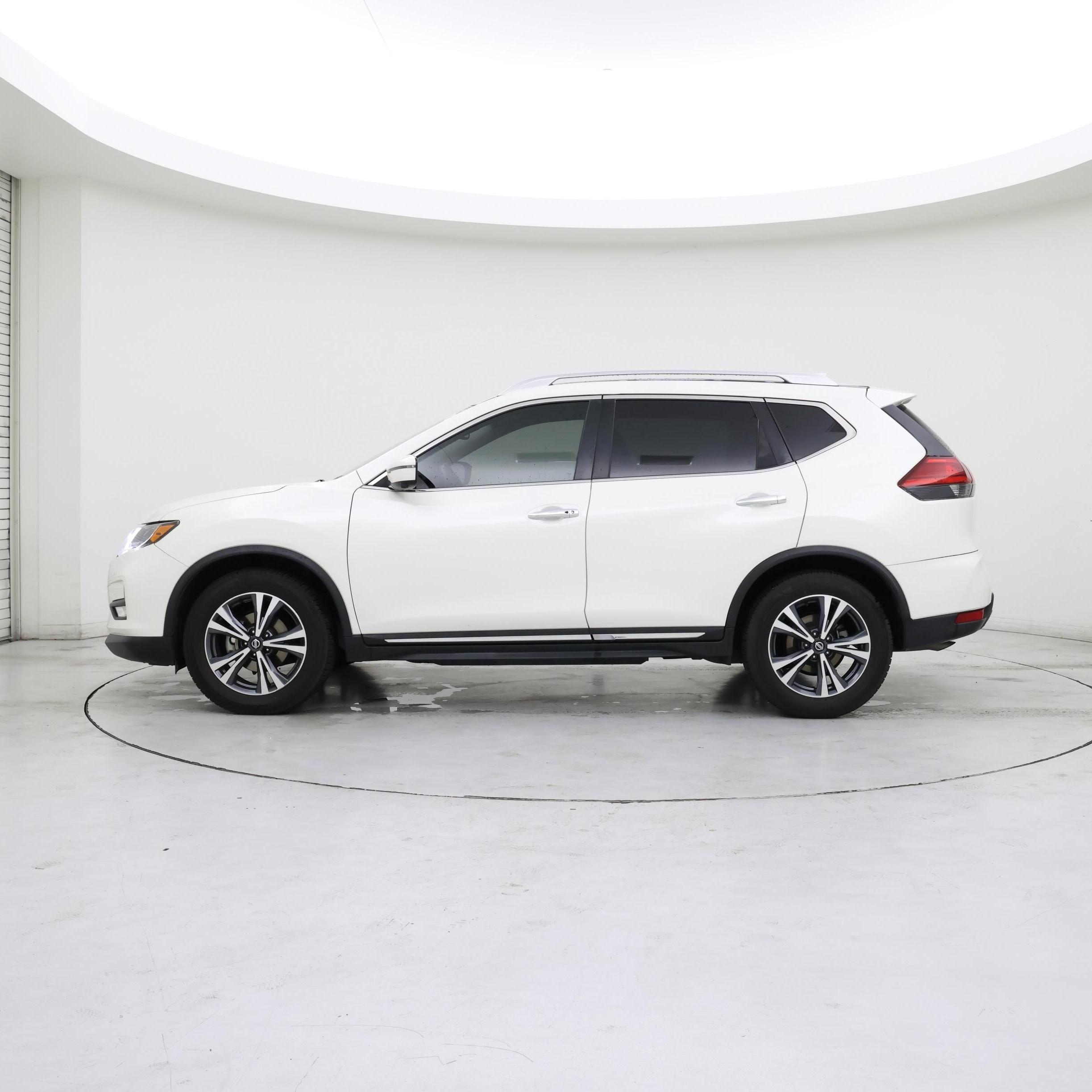 Thumbnail: 2017 Nissan Rogue - 3
