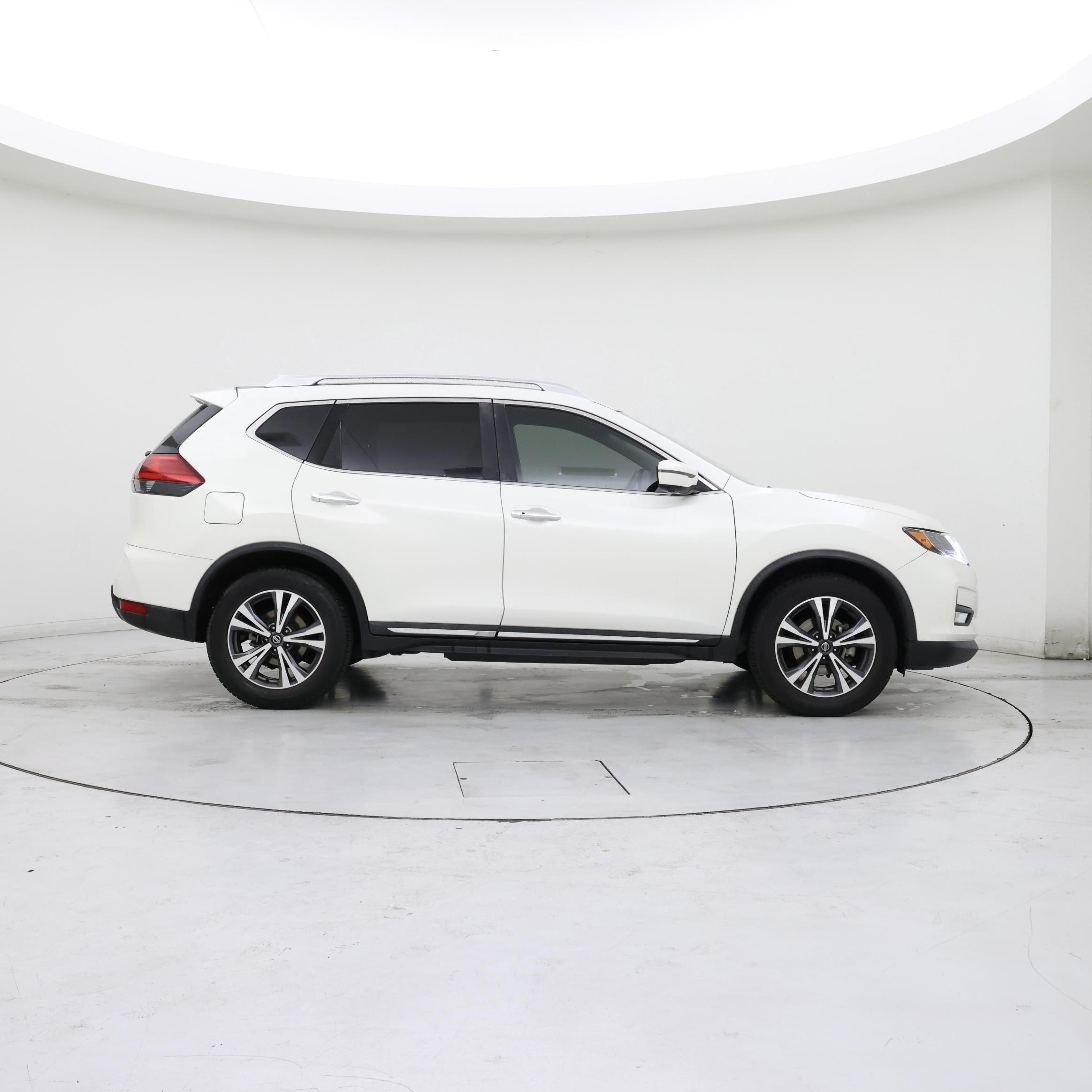 Thumbnail: 2017 Nissan Rogue - 7