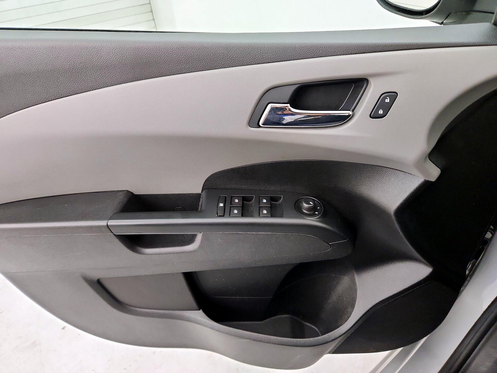 Thumbnail: 2016 Chevrolet Sonic - 12