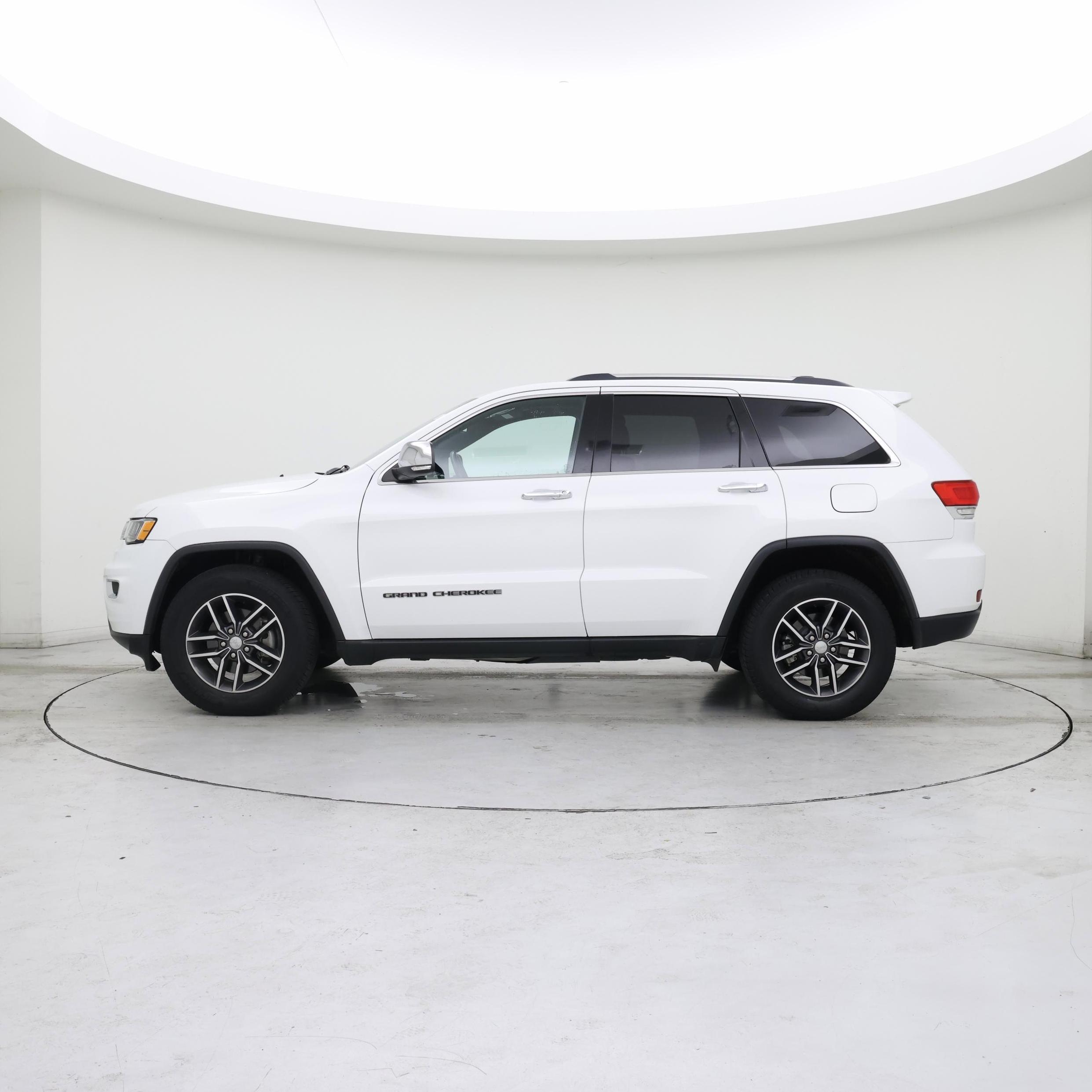 Thumbnail: 2017 Jeep Grand Cherokee - 3