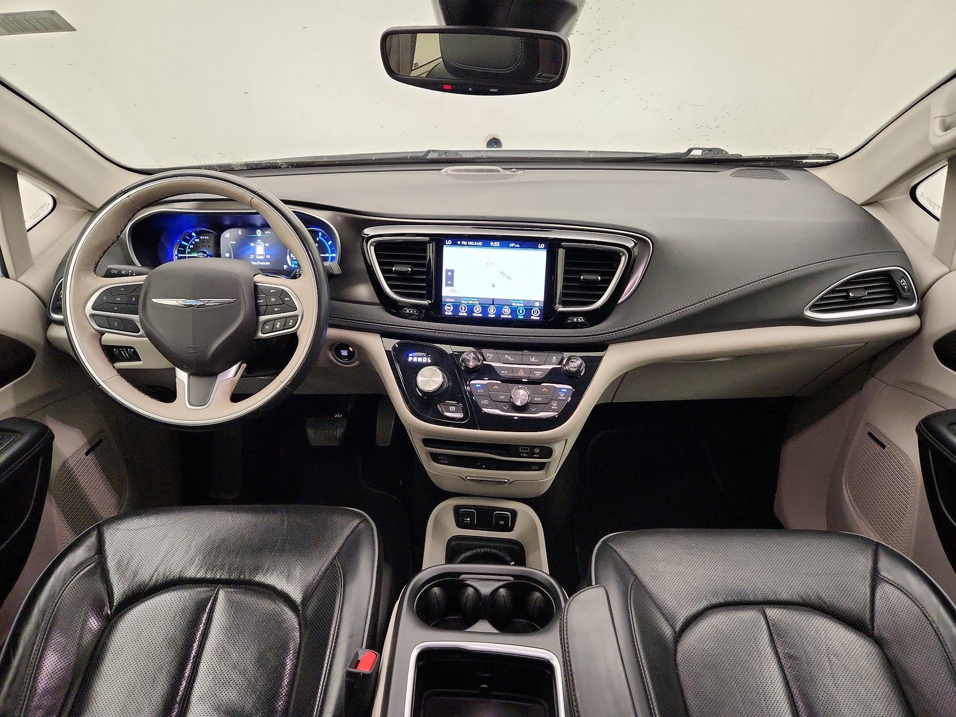 Thumbnail: 2018 Chrysler Pacifica - 9