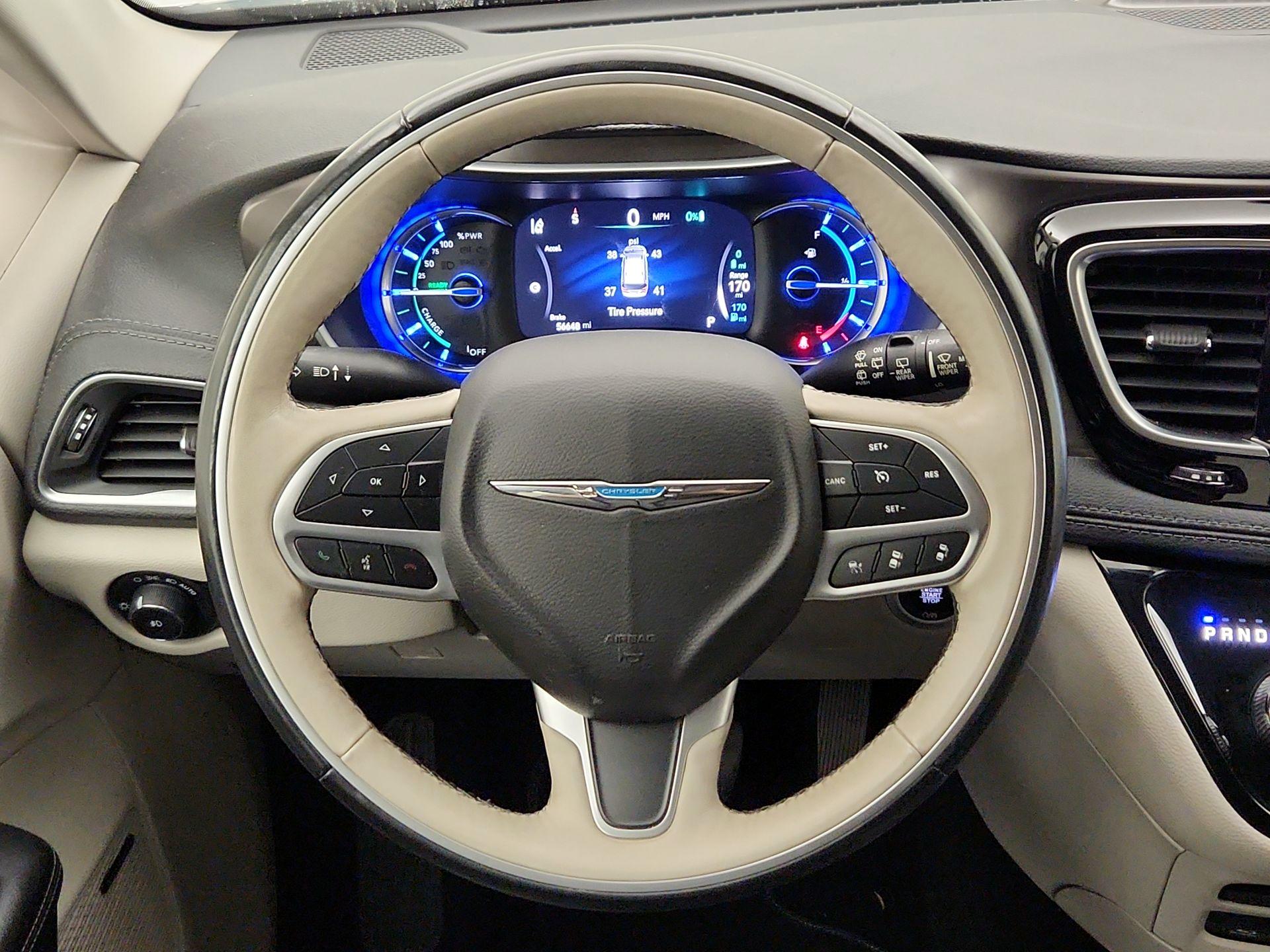 Thumbnail: 2018 Chrysler Pacifica - 10