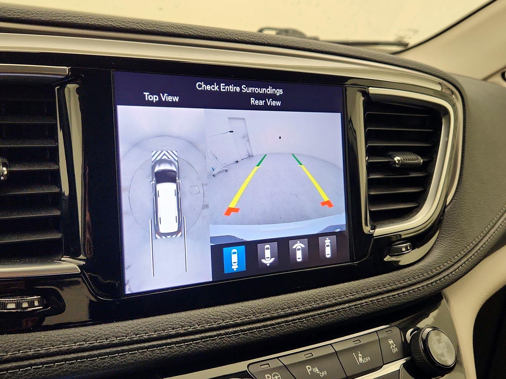 Thumbnail: 2018 Chrysler Pacifica - 15