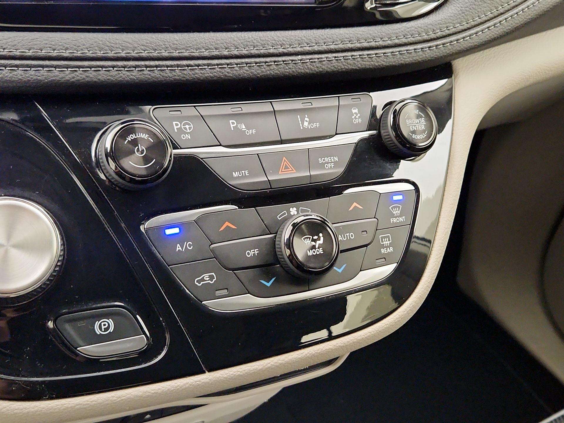Thumbnail: 2018 Chrysler Pacifica - 17