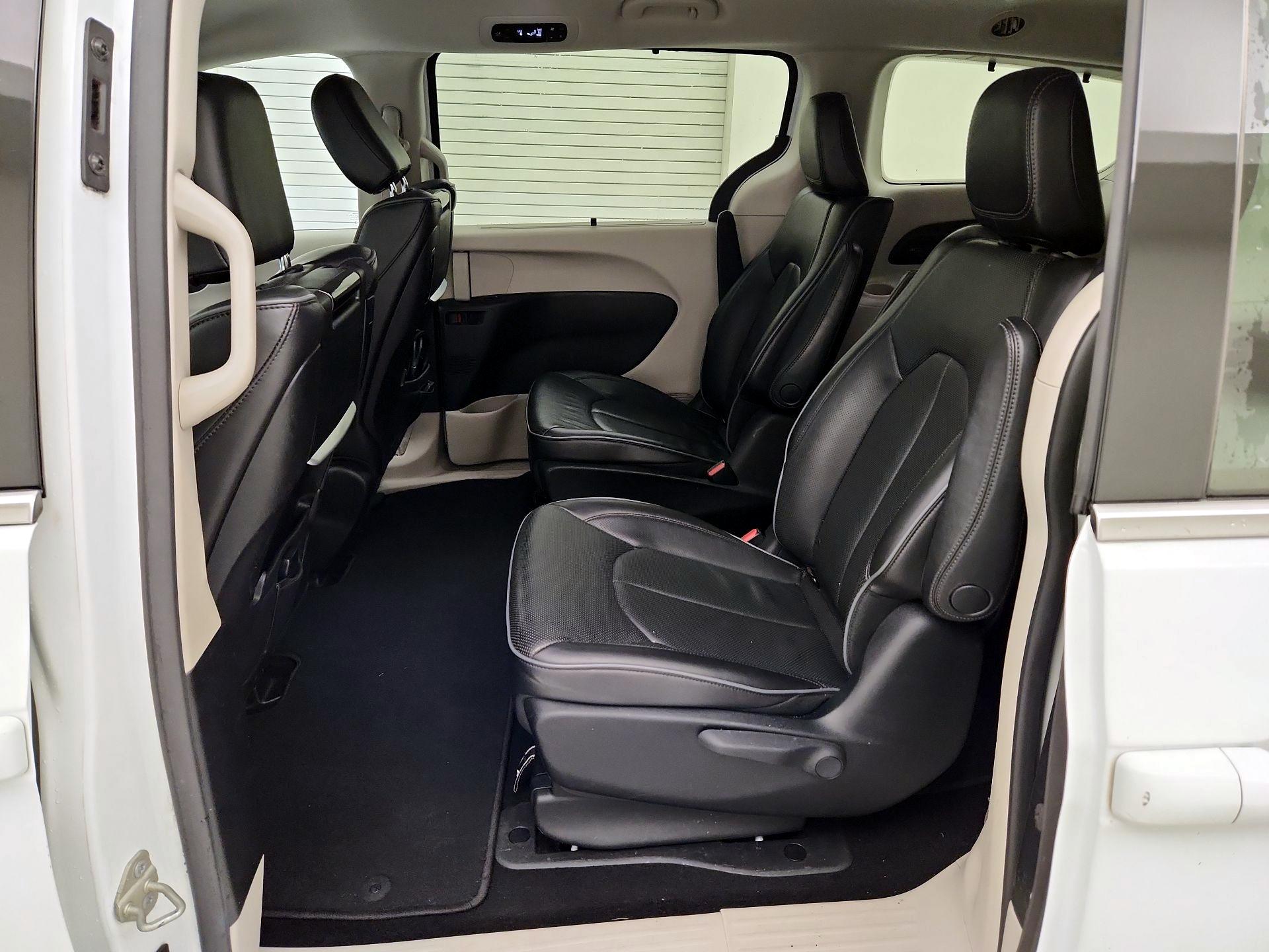 Thumbnail: 2018 Chrysler Pacifica - 20