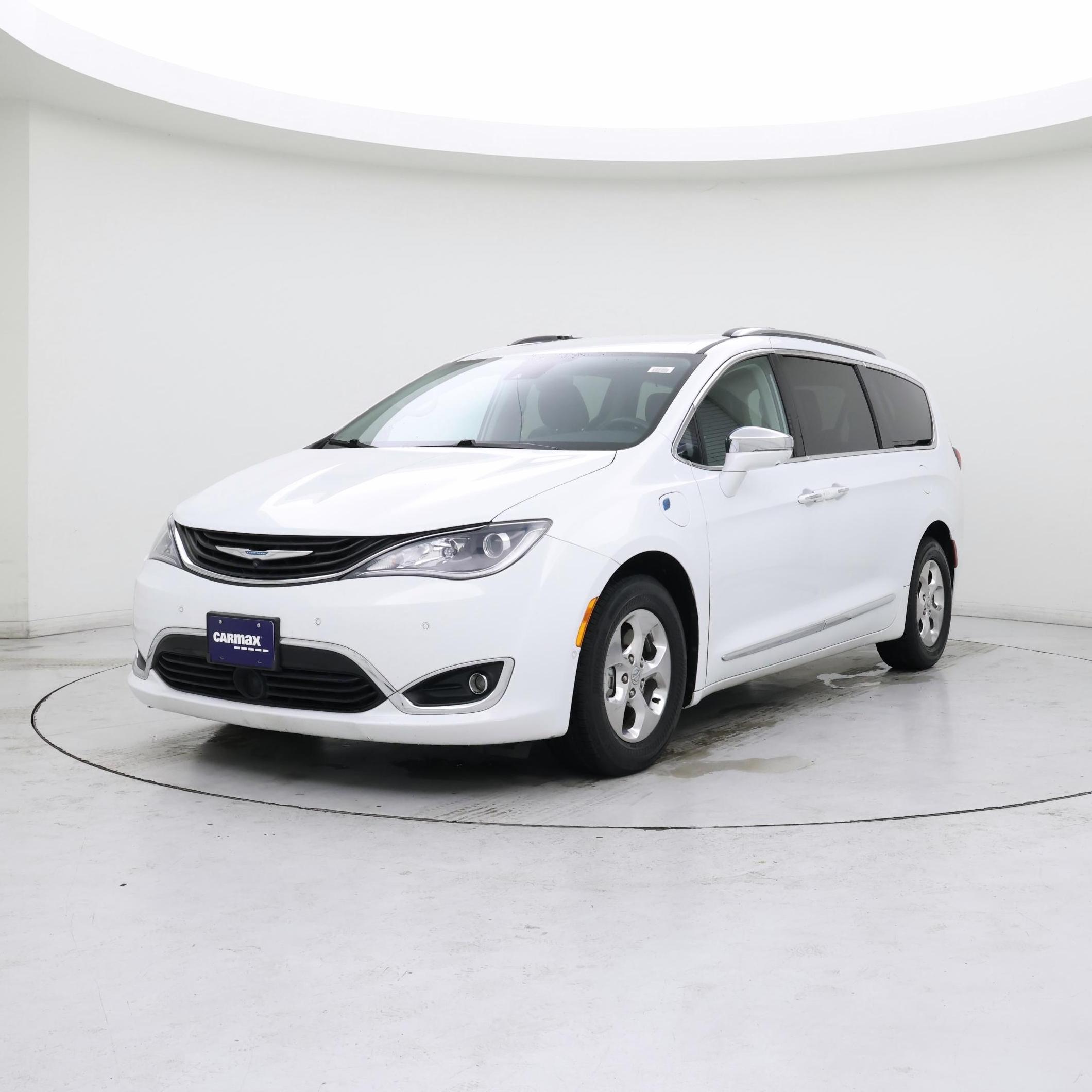 Thumbnail: 2018 Chrysler Pacifica - 4