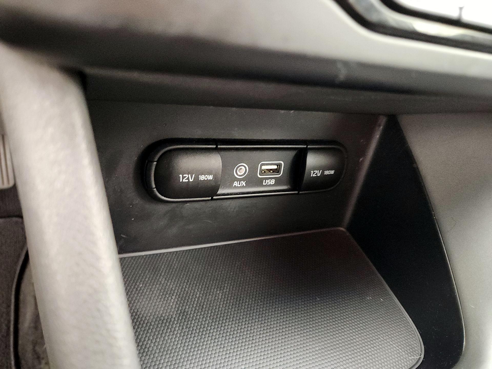 Thumbnail: 2017 Kia Niro - 18