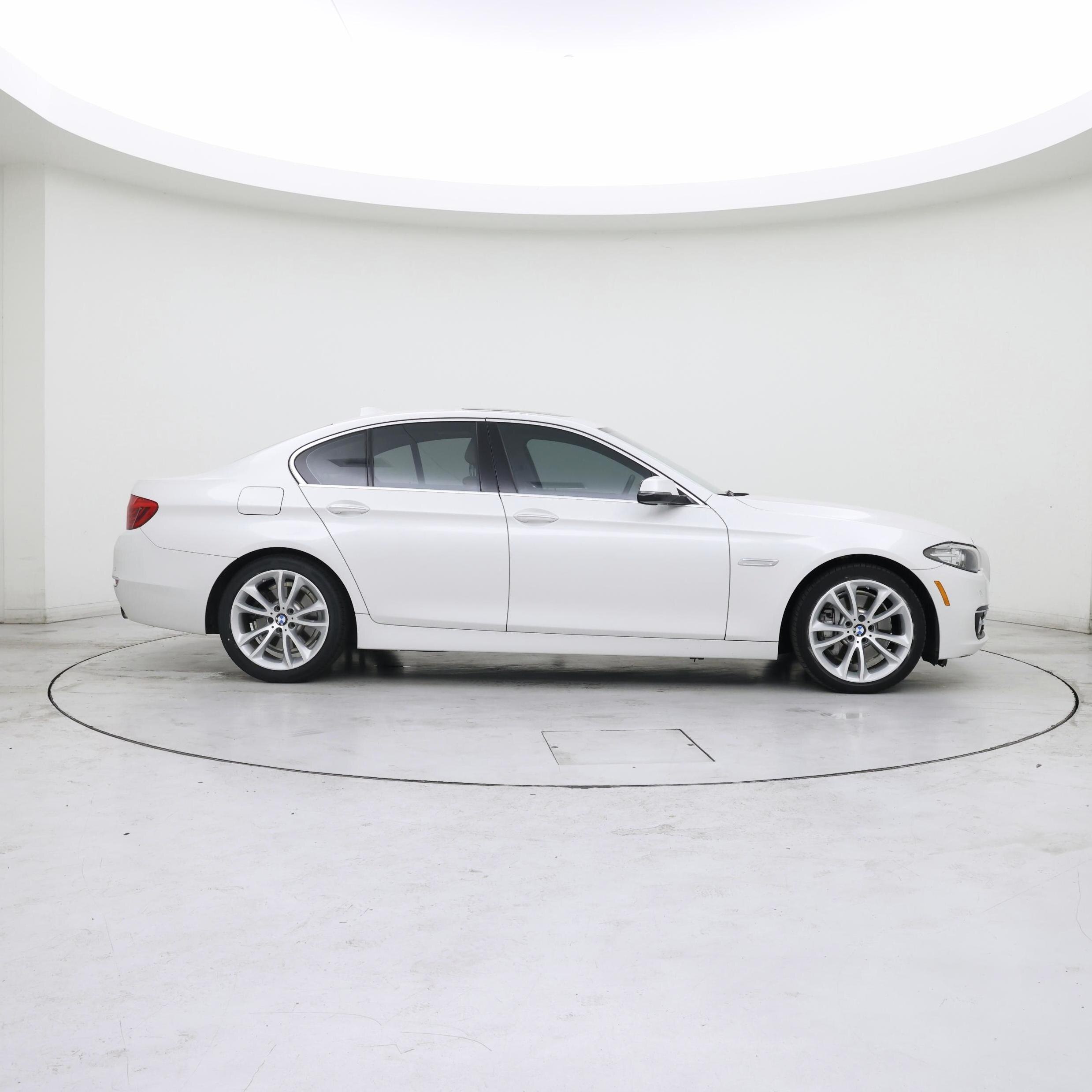 Thumbnail: 2014 BMW 5 Series - 7