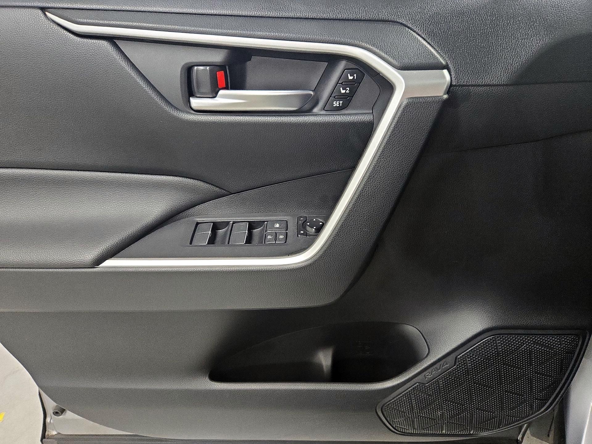 Thumbnail: 2019 Toyota RAV4 - 12