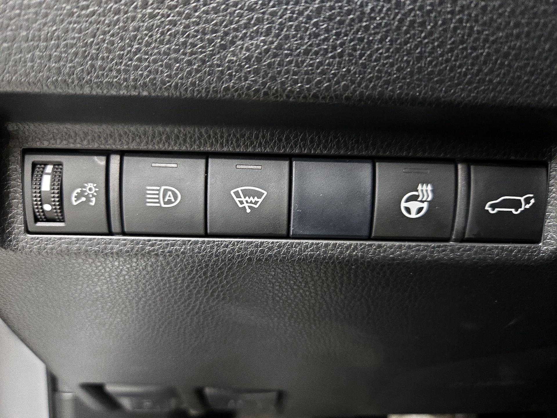 Thumbnail: 2019 Toyota RAV4 - 13