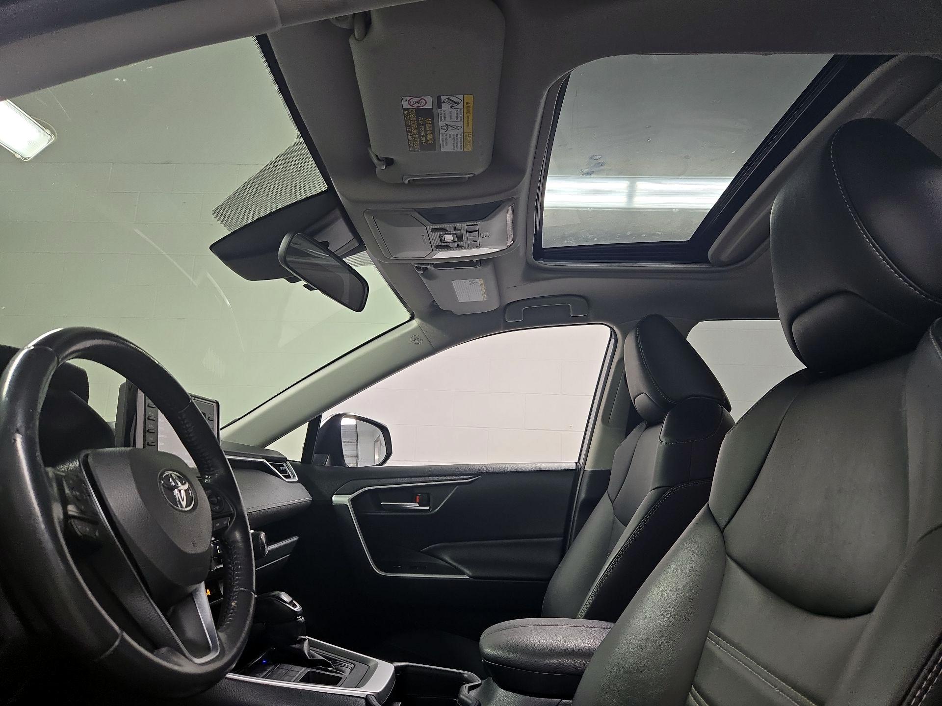 Thumbnail: 2019 Toyota RAV4 - 19