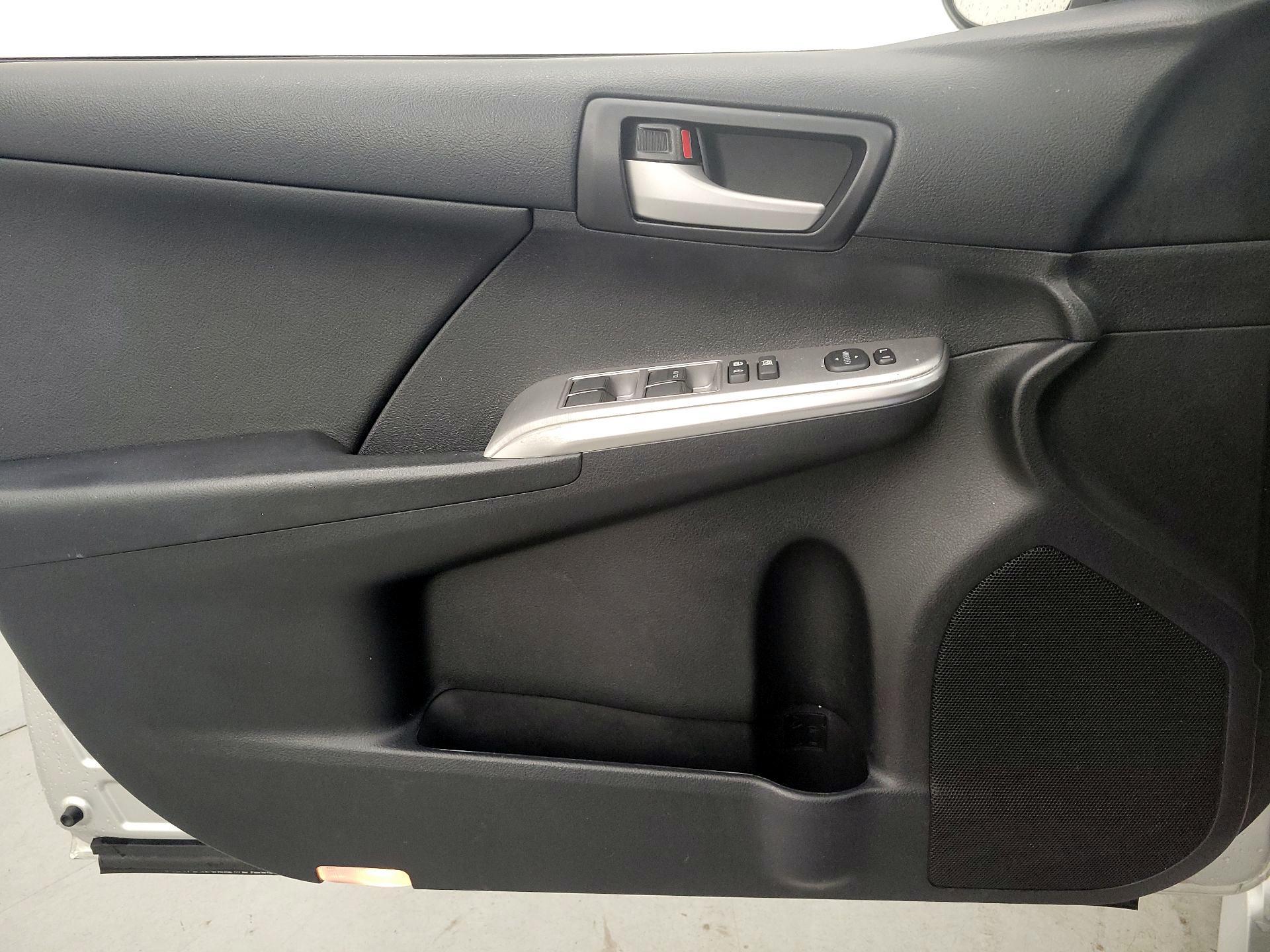 Thumbnail: 2014 Toyota Camry - 12