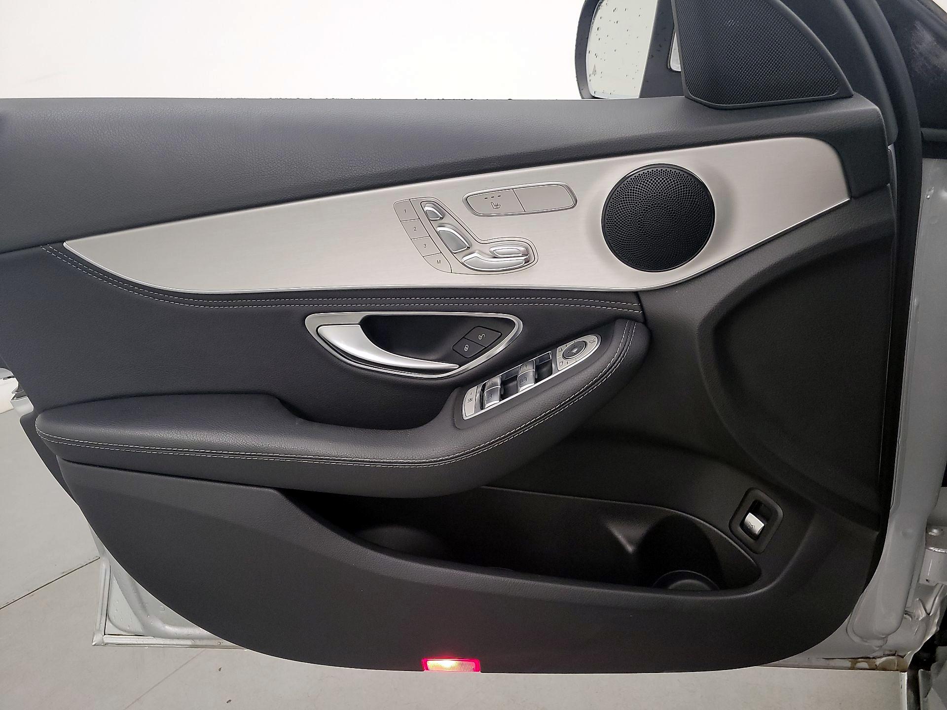 Thumbnail: 2016 Mercedes-Benz C-Class - 12