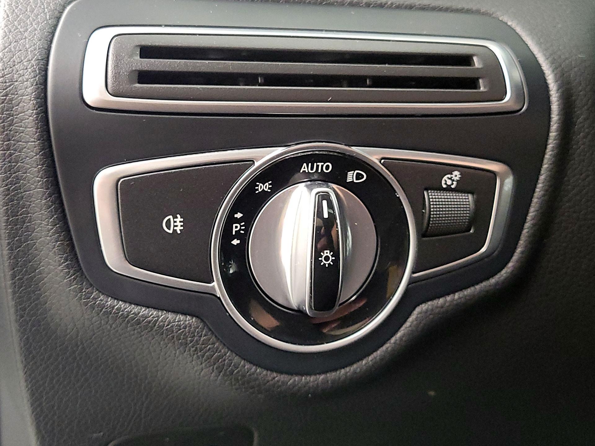 Thumbnail: 2016 Mercedes-Benz C-Class - 13