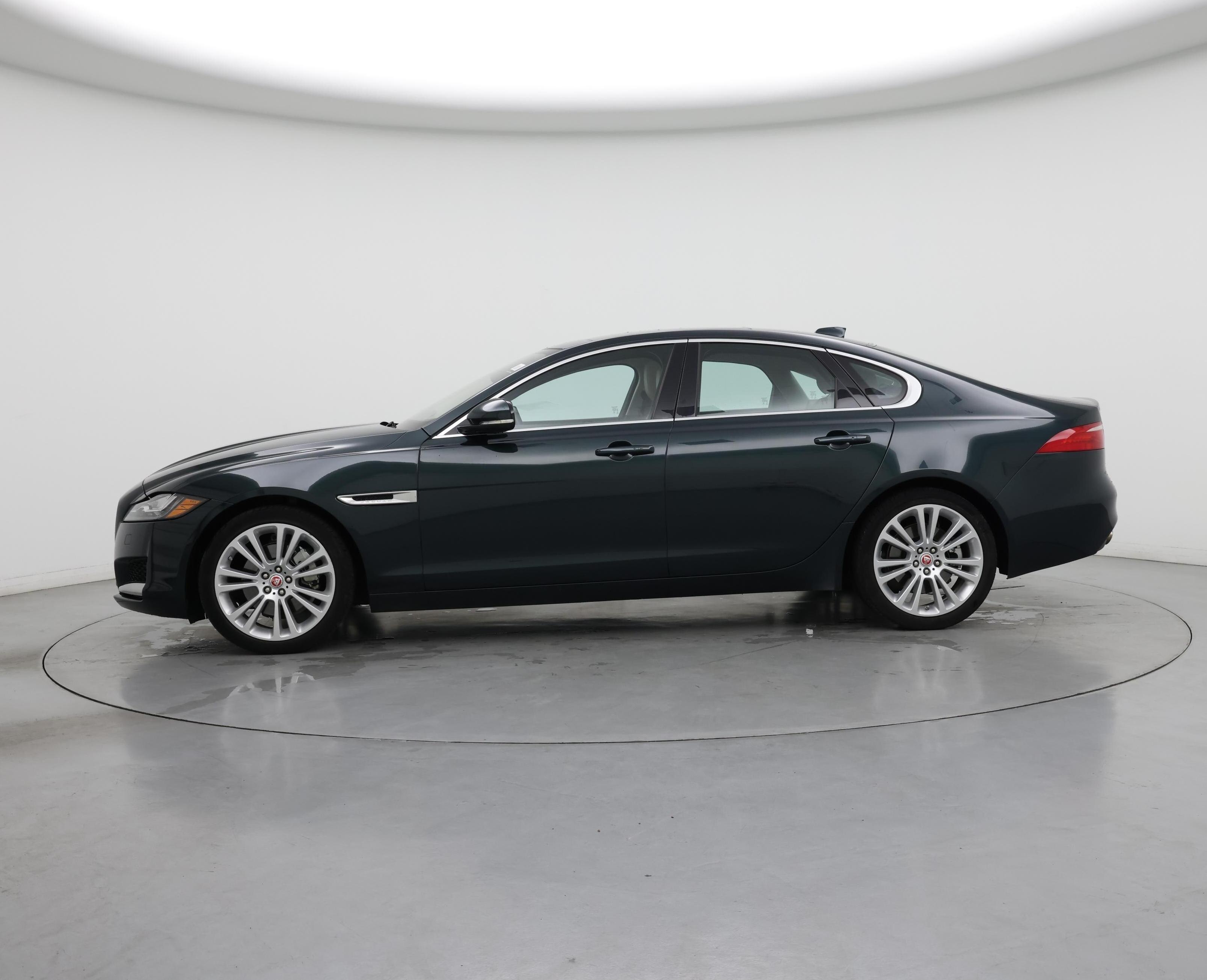 Thumbnail: 2017 Jaguar XF - 3