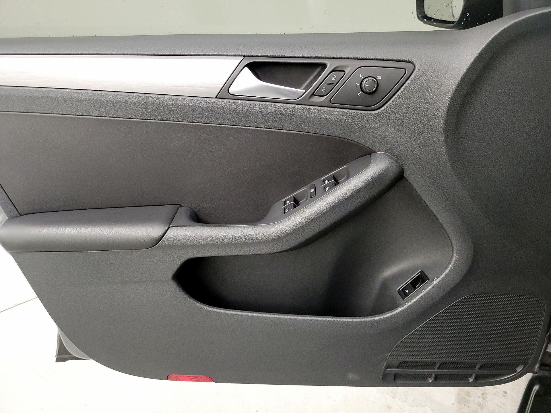 Thumbnail: 2016 Volkswagen Jetta - 12