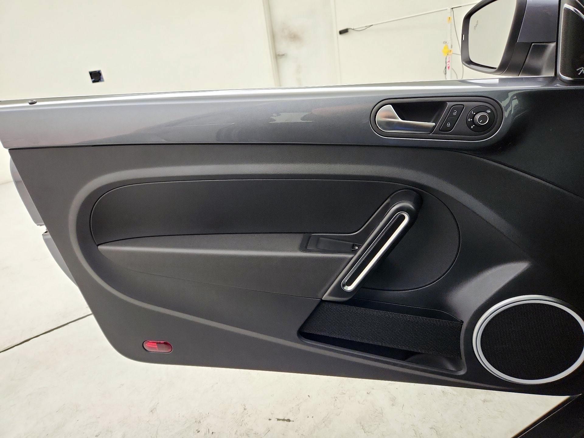 Thumbnail: 2019 Volkswagen Beetle - 12