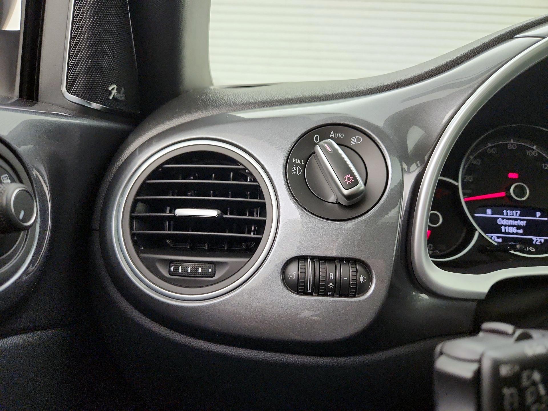 Thumbnail: 2019 Volkswagen Beetle - 13