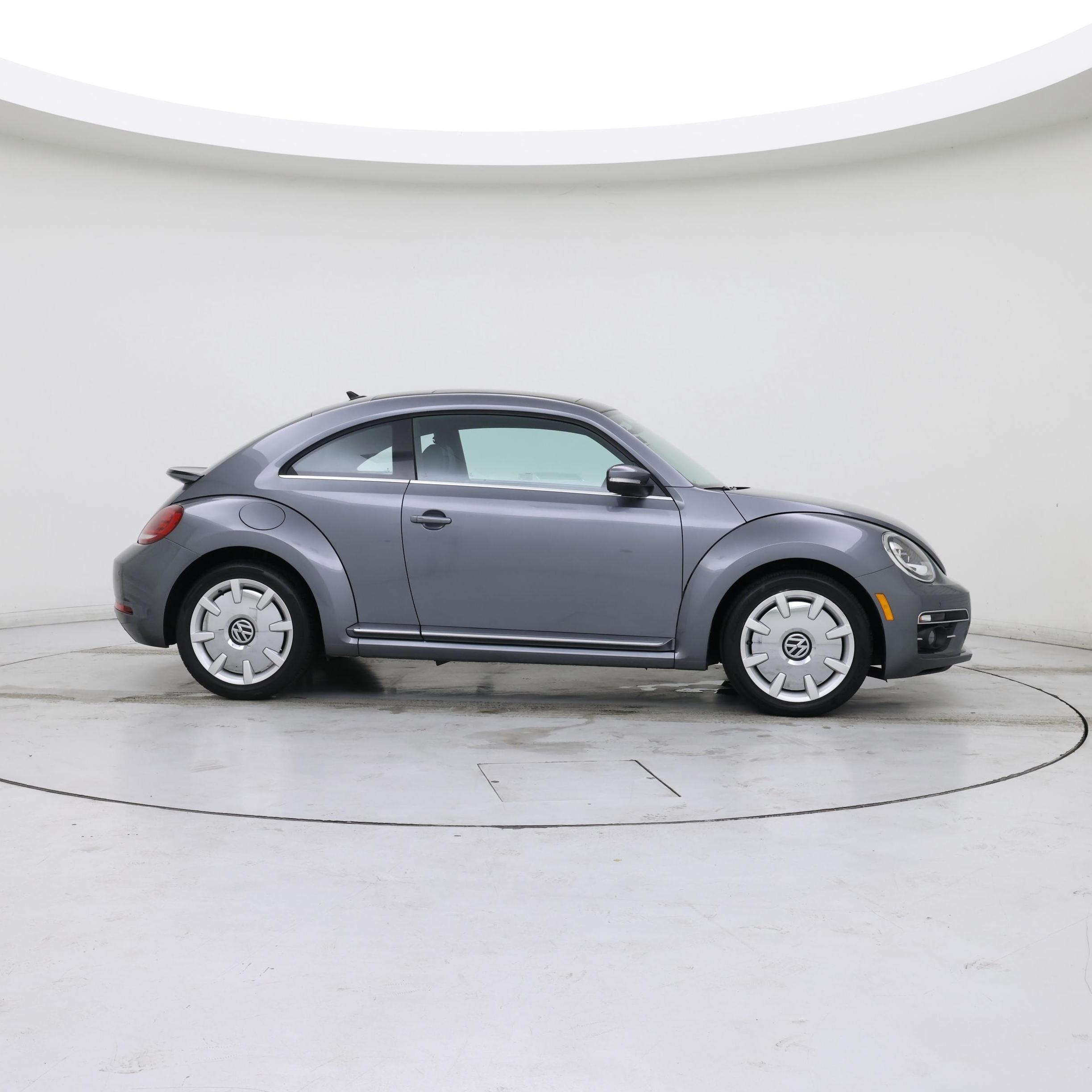 Thumbnail: 2019 Volkswagen Beetle - 7