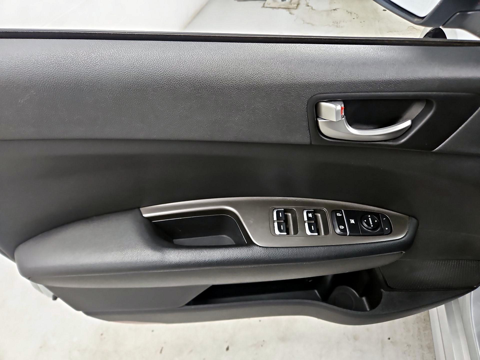 Thumbnail: 2019 Kia Optima - 12