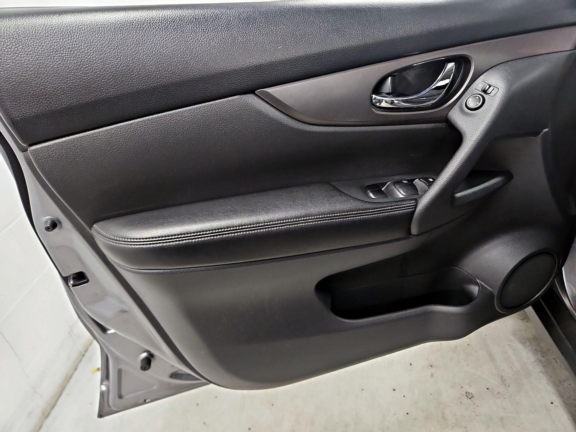 Thumbnail: 2015 Nissan Rogue - 12