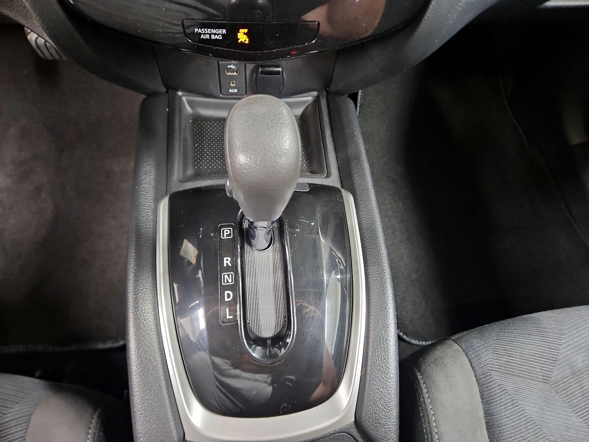 Thumbnail: 2015 Nissan Rogue - 17