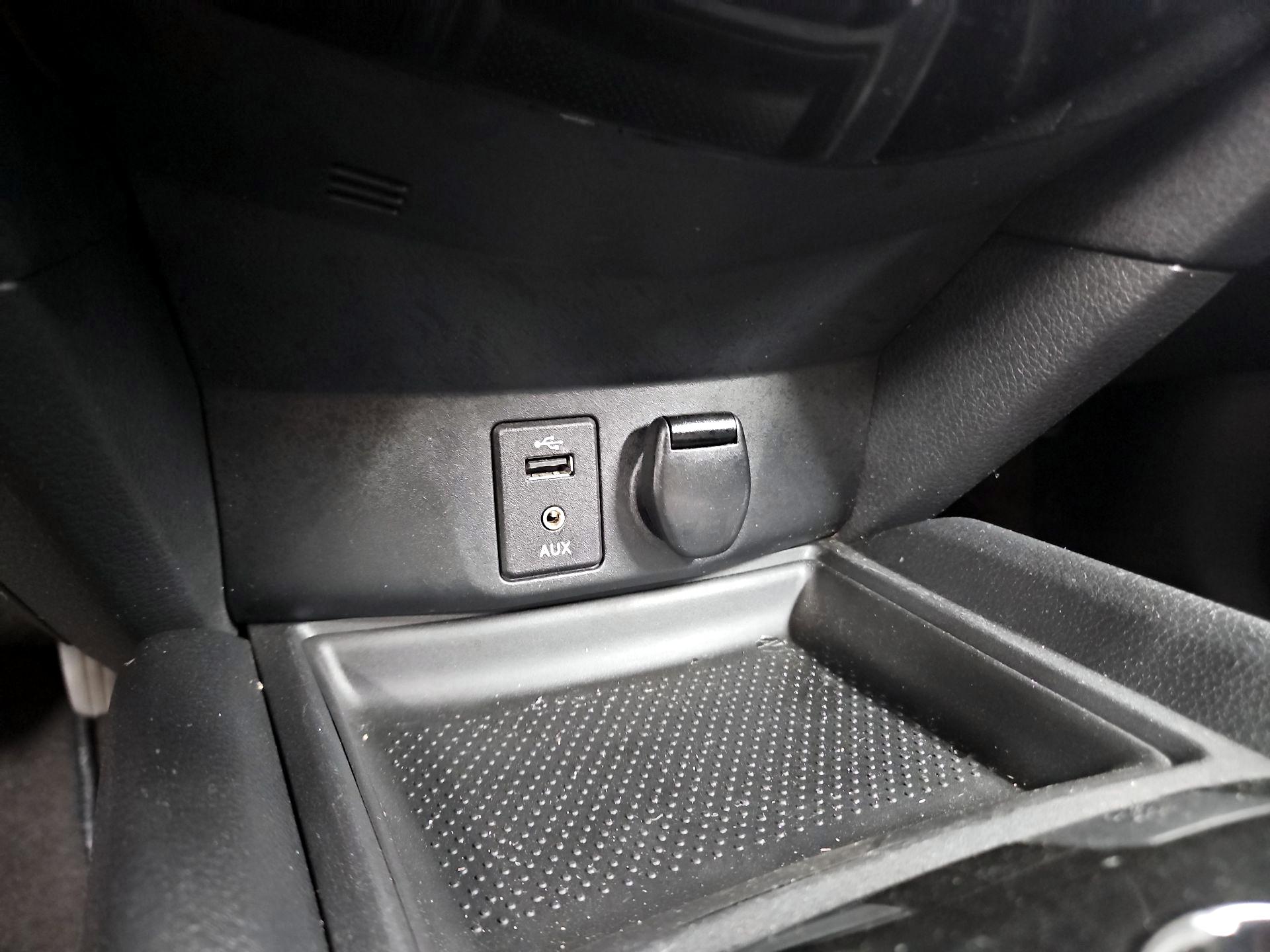 Thumbnail: 2015 Nissan Rogue - 18