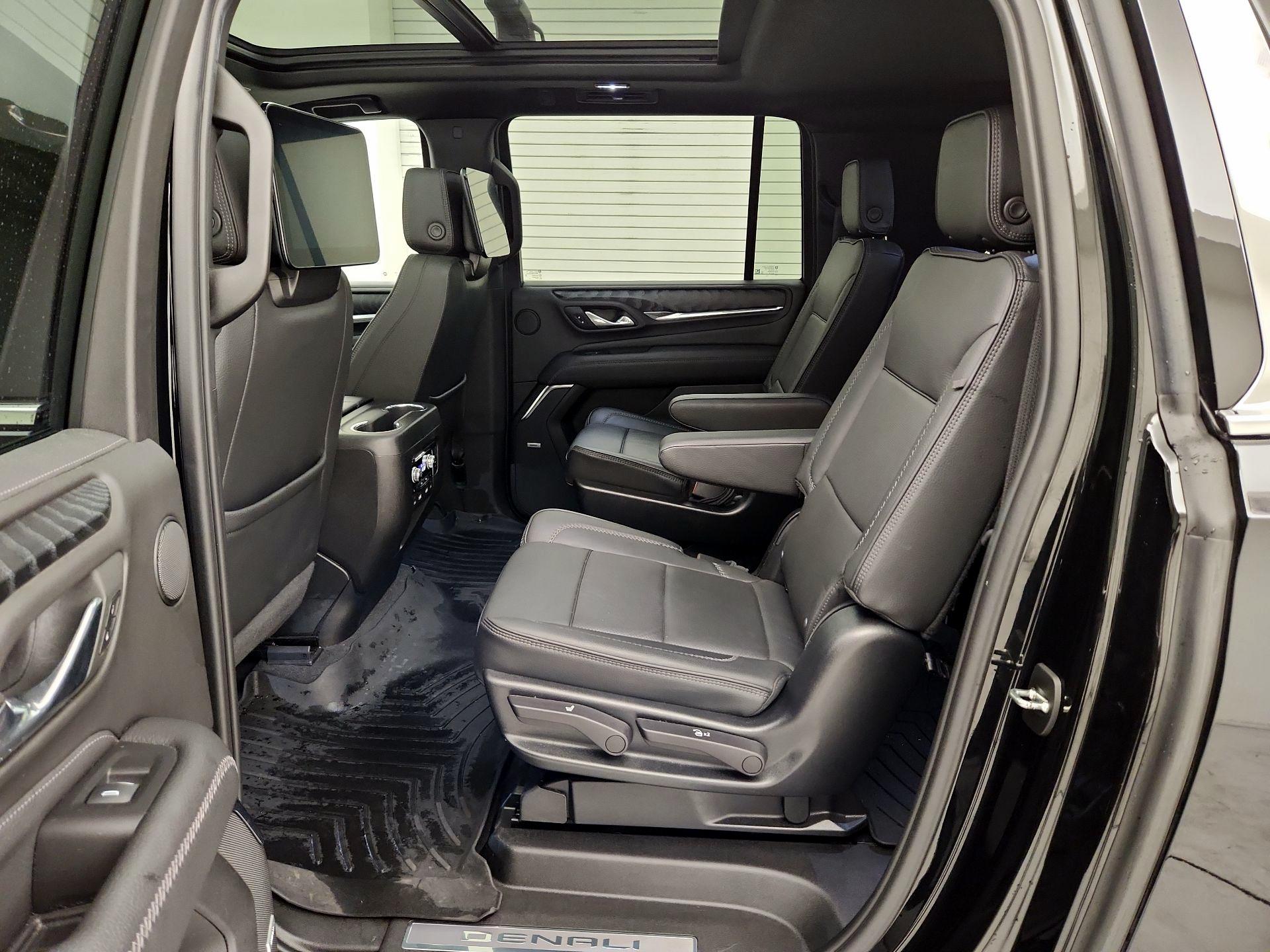Thumbnail: 2023 GMC Yukon XL - 20