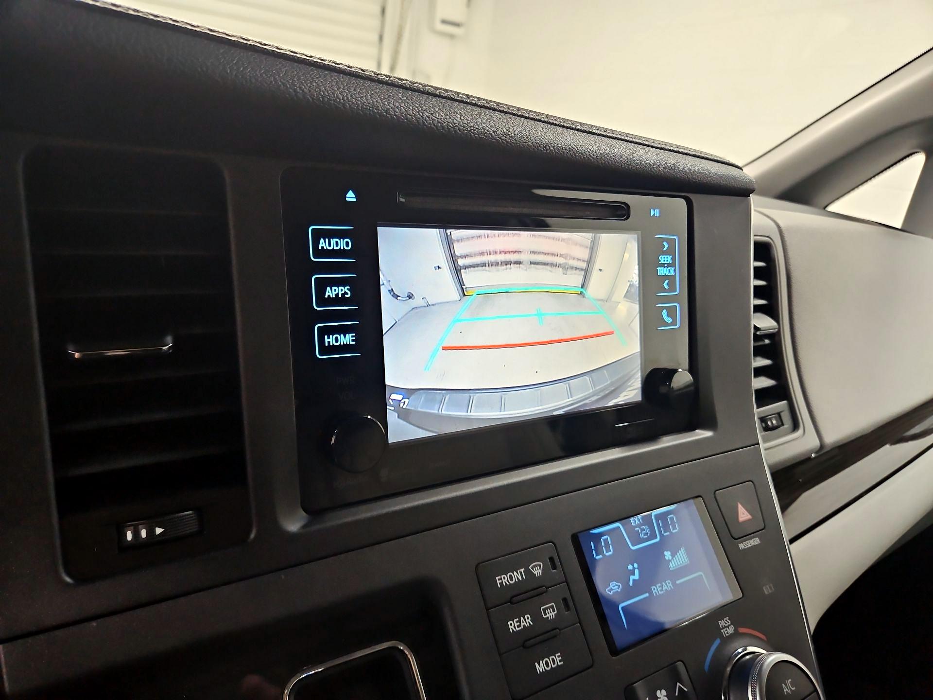Thumbnail: 2017 Toyota Sienna - 15