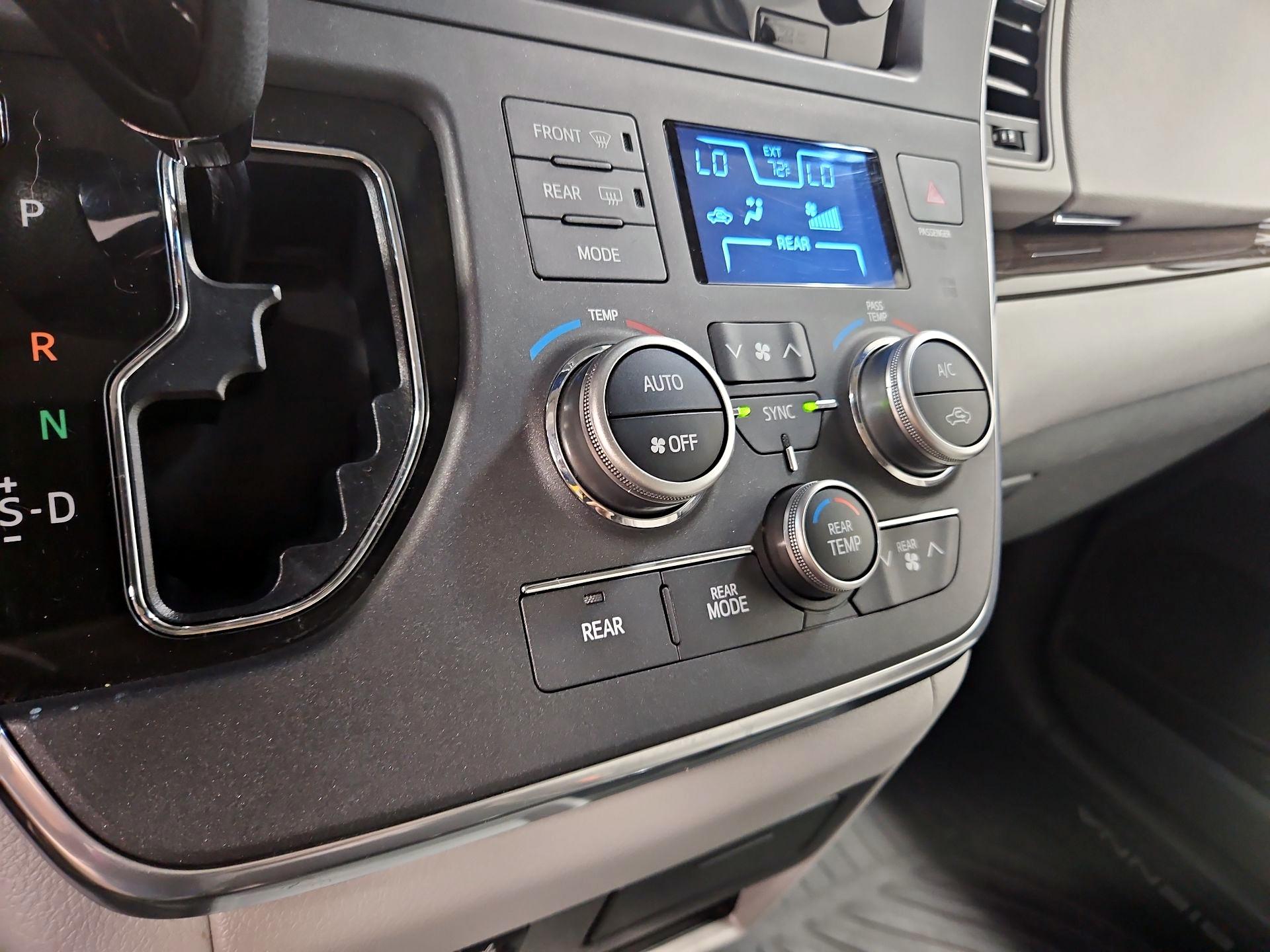 Thumbnail: 2017 Toyota Sienna - 17