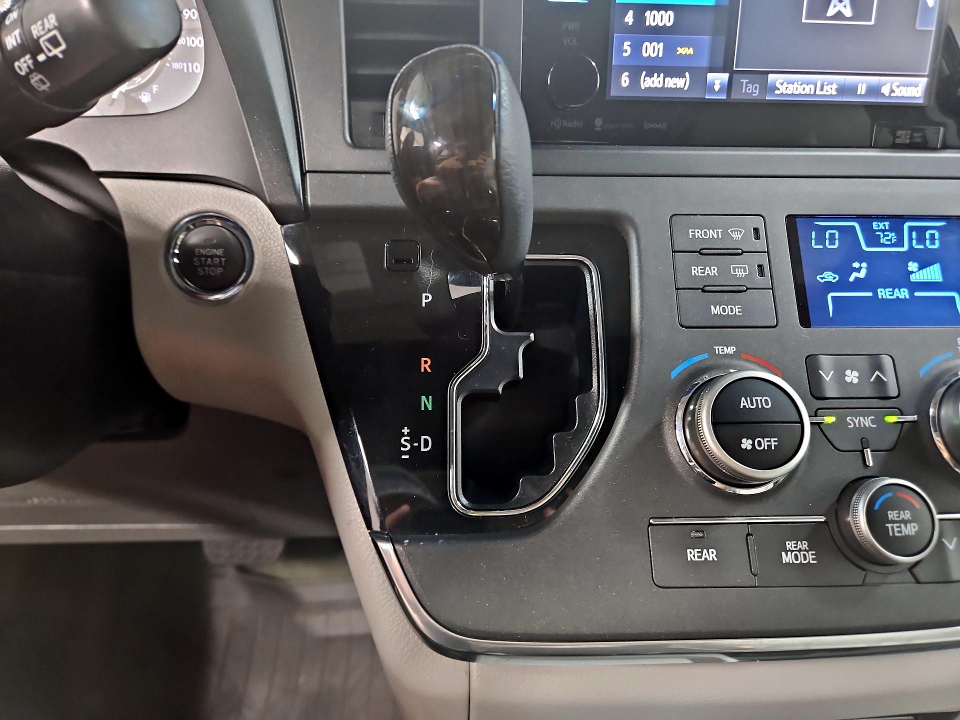 Thumbnail: 2017 Toyota Sienna - 18