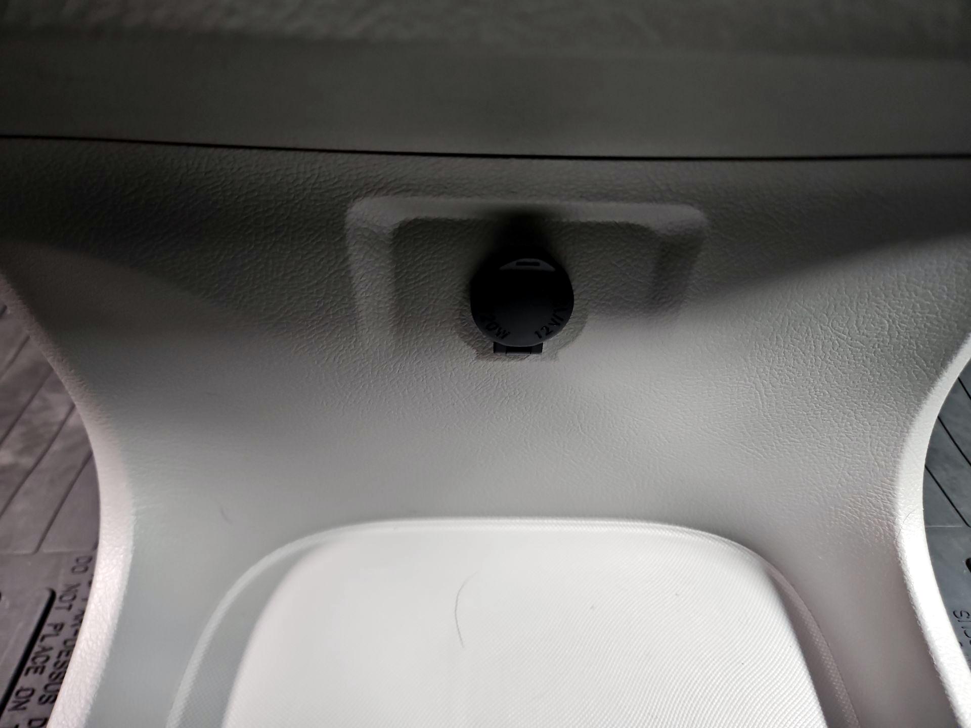 Thumbnail: 2017 Toyota Sienna - 19