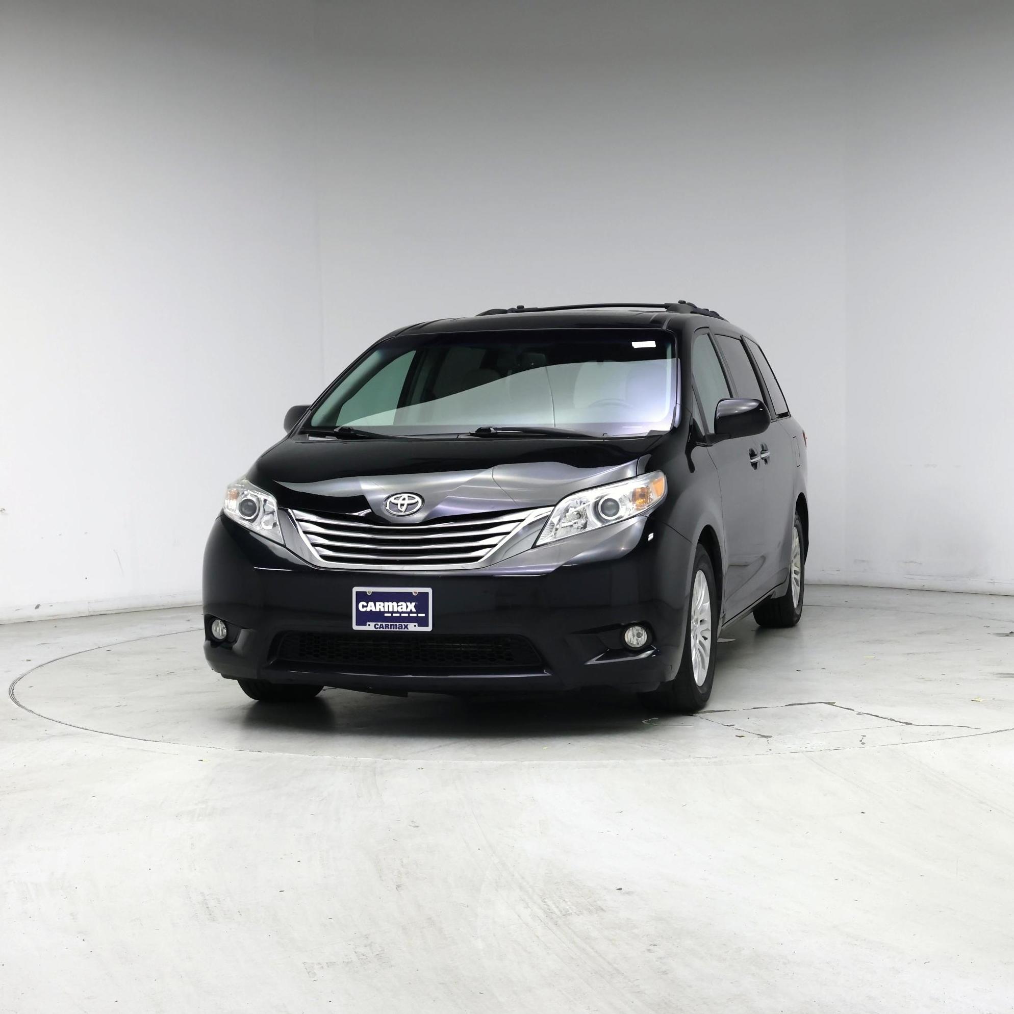 Thumbnail: 2017 Toyota Sienna - 4