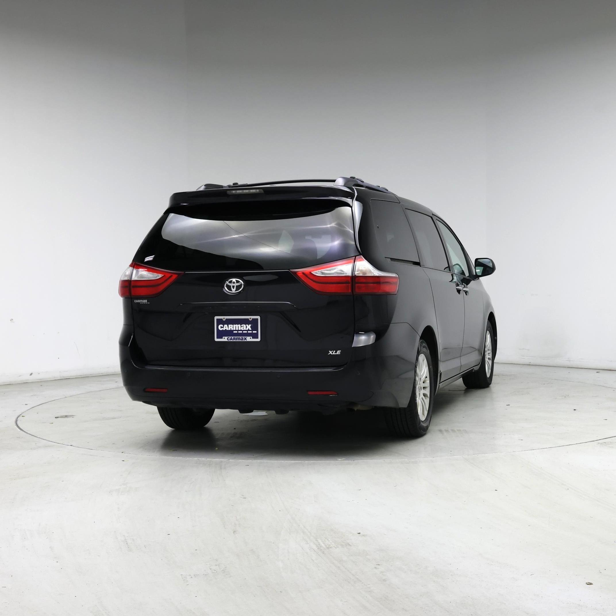 Thumbnail: 2017 Toyota Sienna - 8