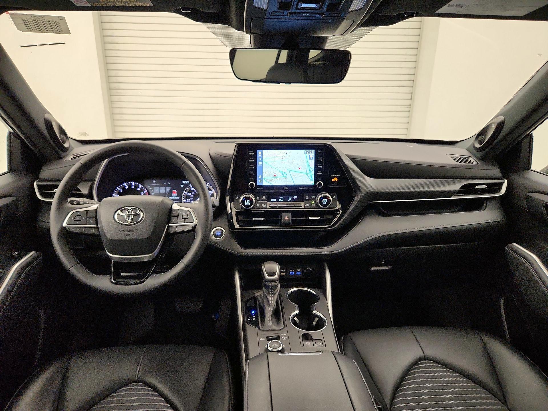 Thumbnail: 2022 Toyota Highlander - 9