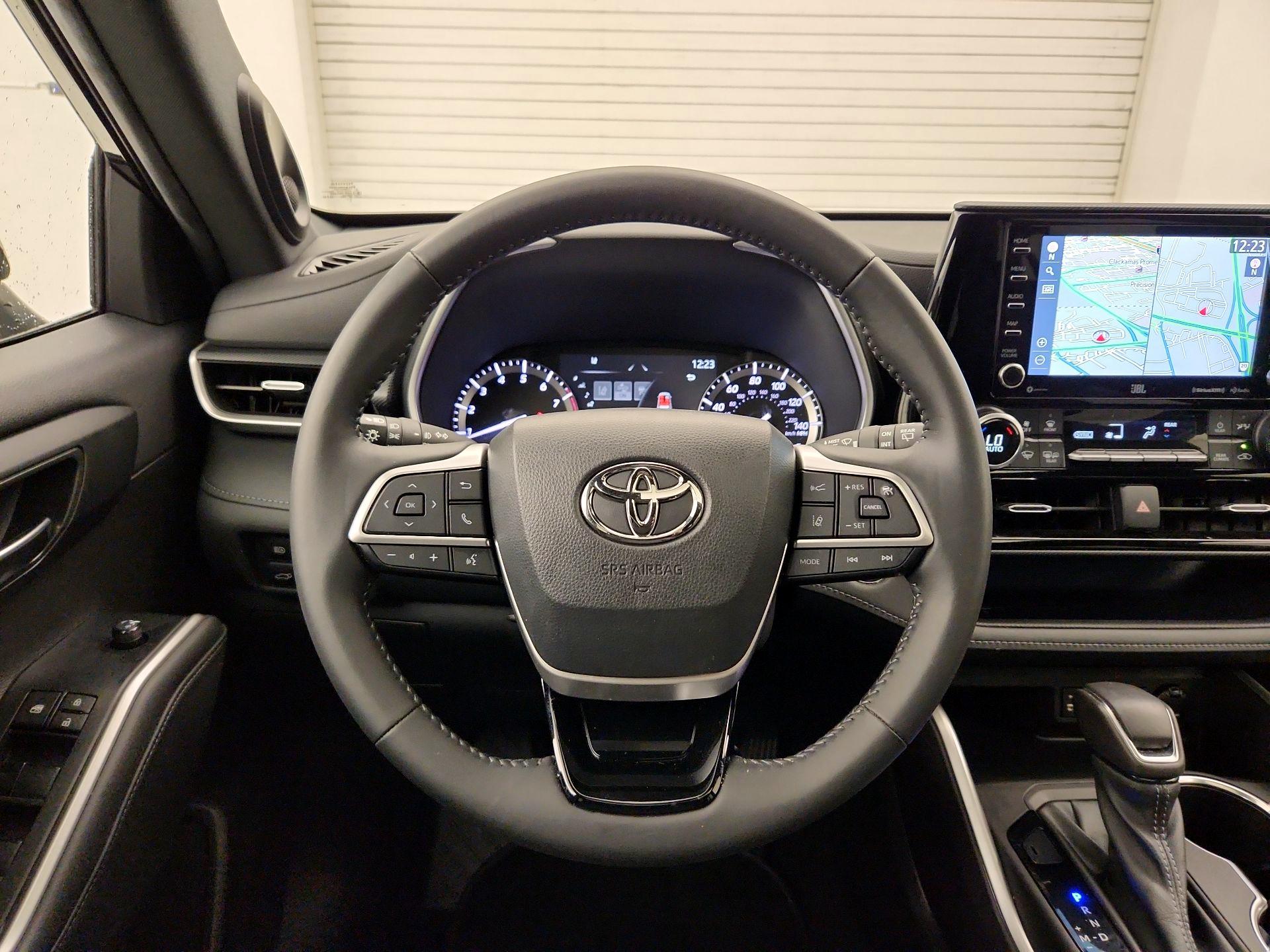 Thumbnail: 2022 Toyota Highlander - 10