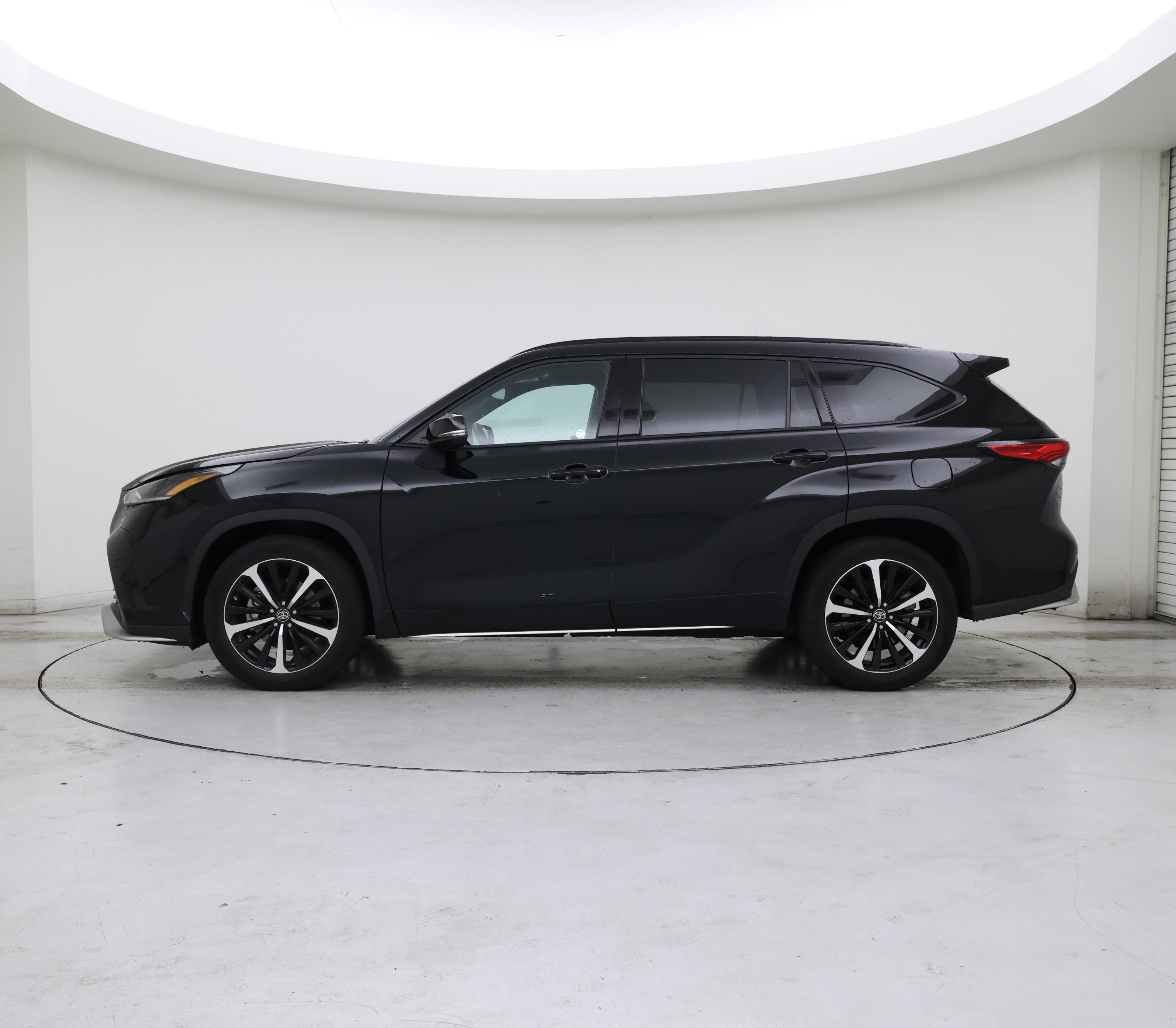 Thumbnail: 2022 Toyota Highlander - 3