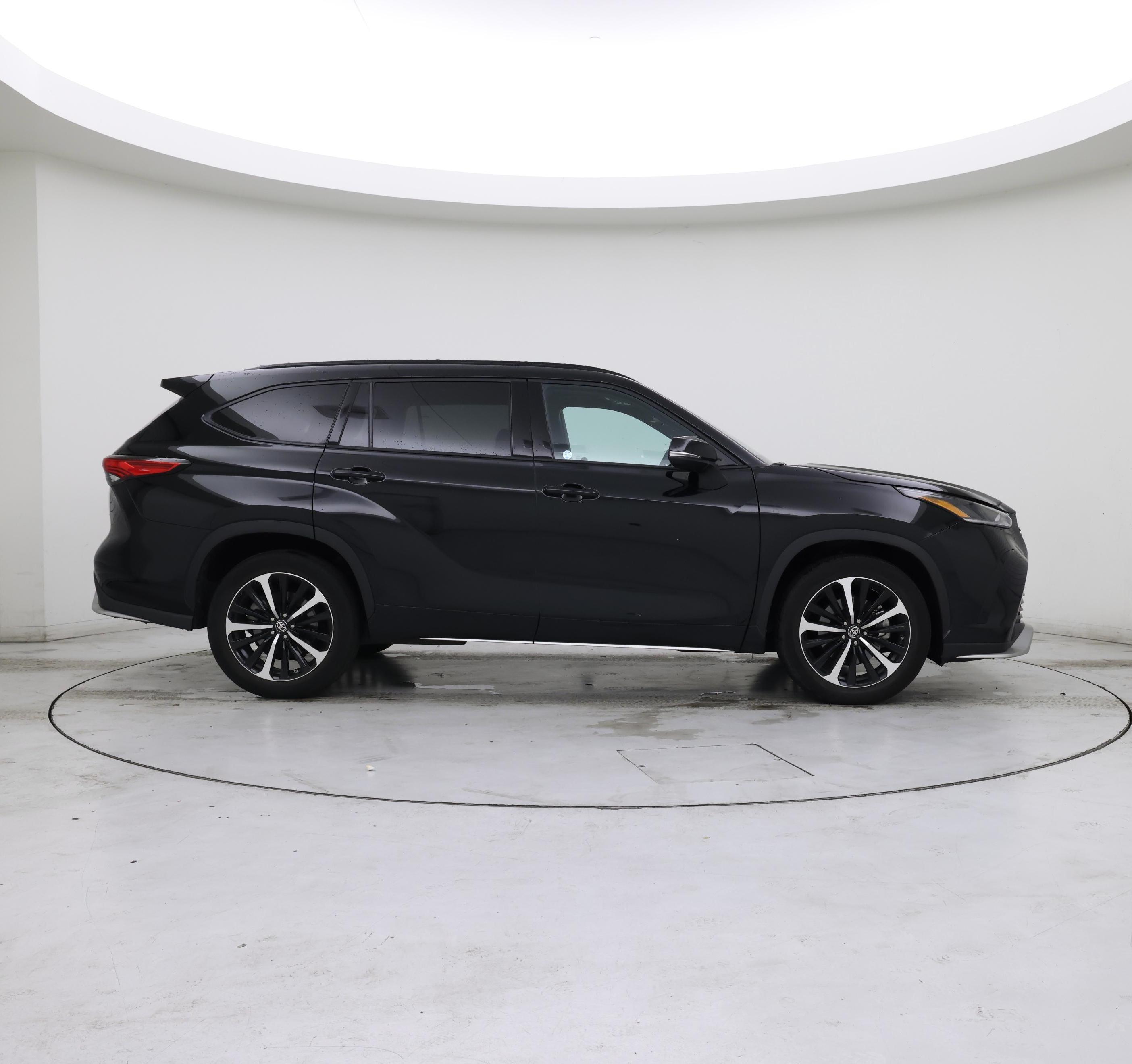 Thumbnail: 2022 Toyota Highlander - 7
