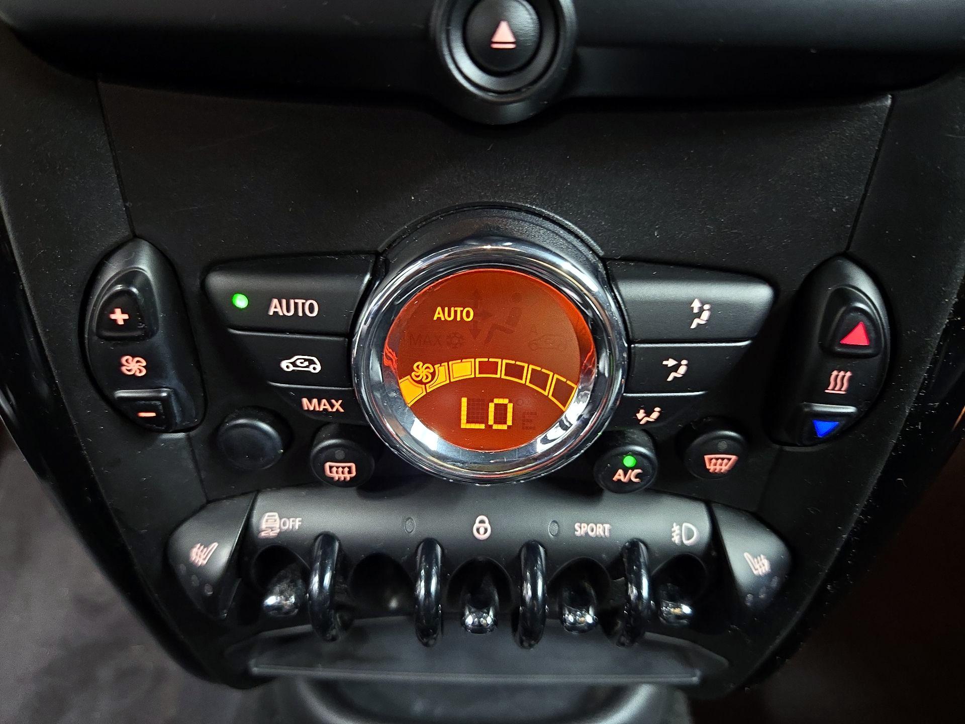 Thumbnail: 2015 MINI Cooper Countryman - 14
