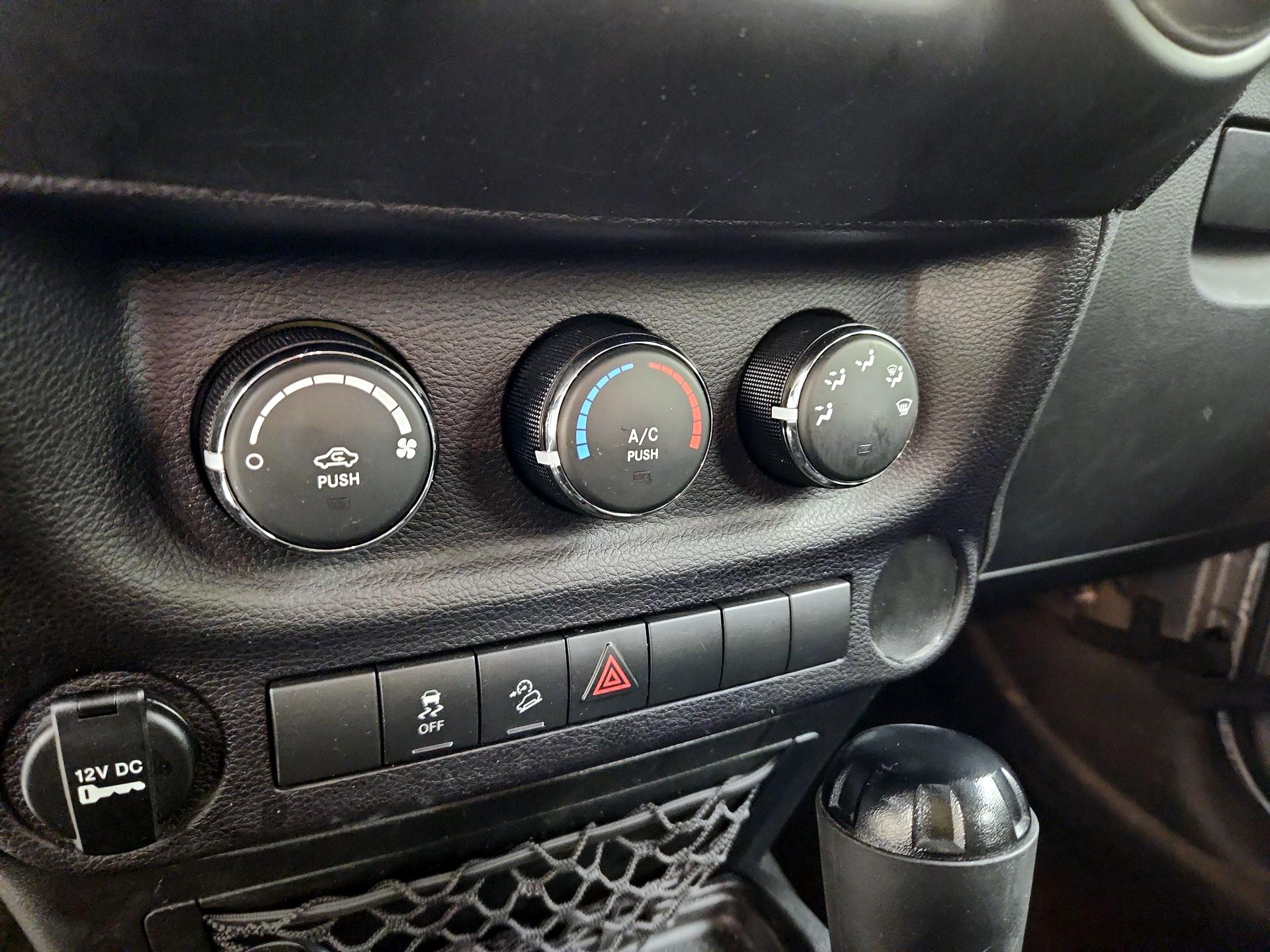 Thumbnail: 2014 Jeep Wrangler - 14