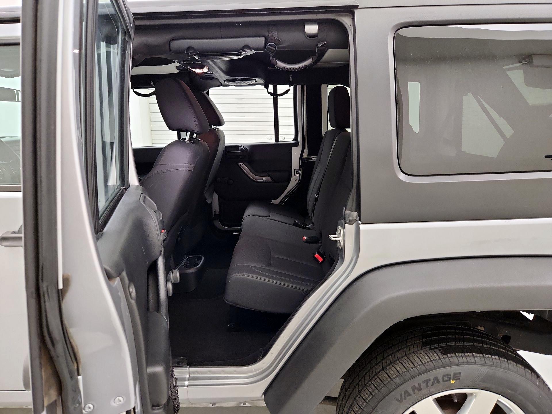 Thumbnail: 2014 Jeep Wrangler - 17