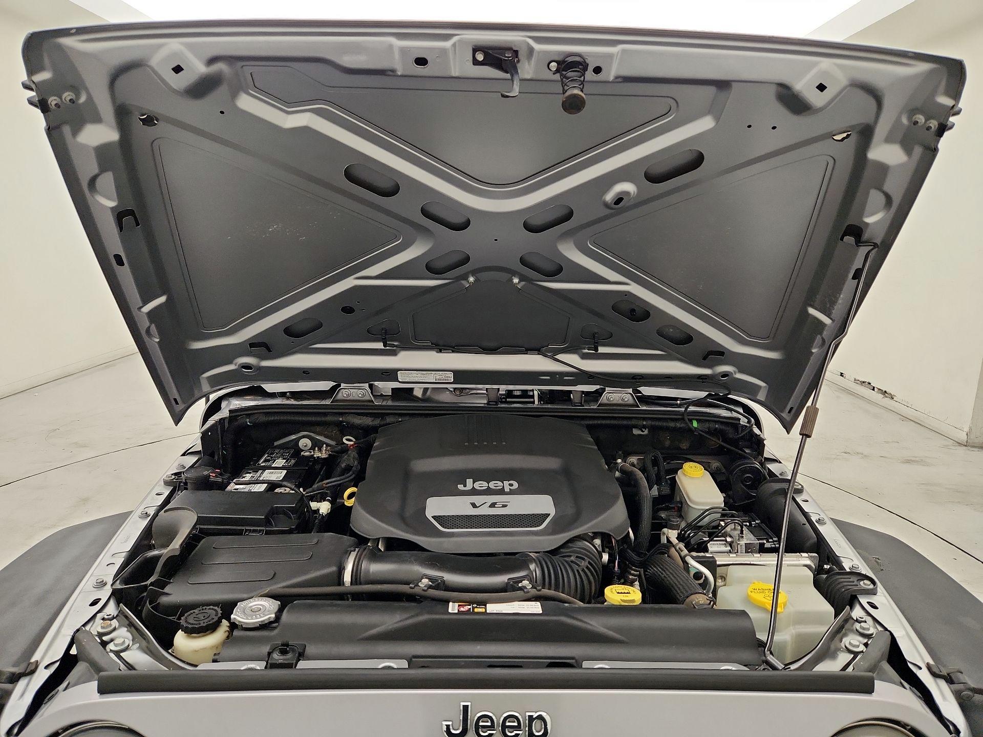 Thumbnail: 2014 Jeep Wrangler - 19