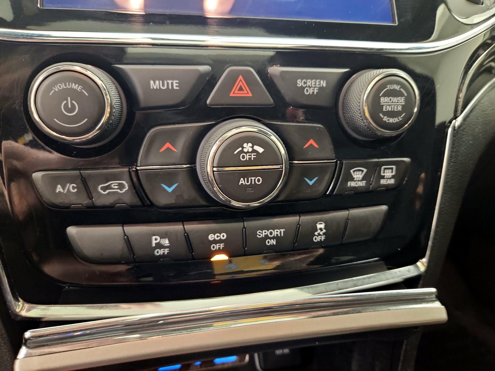 Thumbnail: 2020 Jeep Grand Cherokee - 17