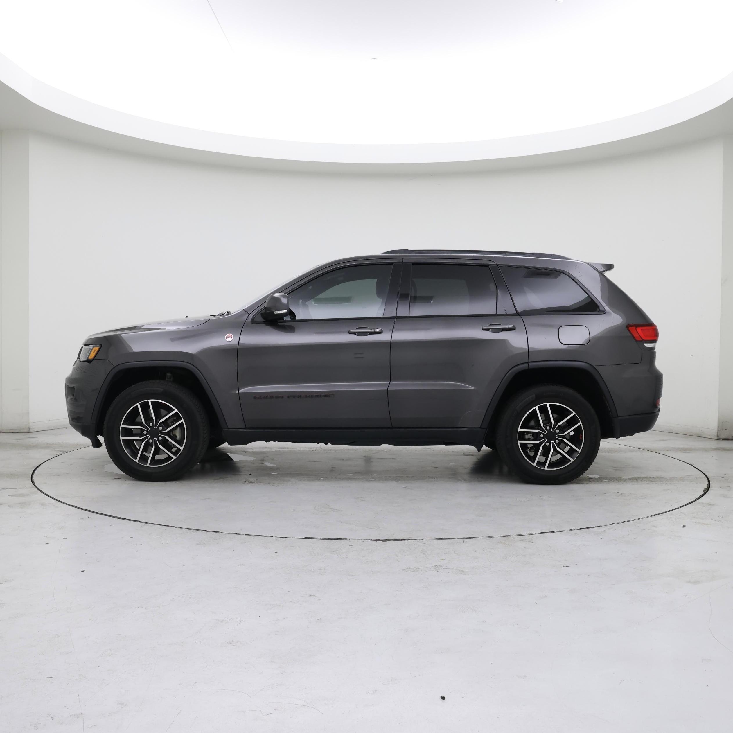 Thumbnail: 2020 Jeep Grand Cherokee - 3